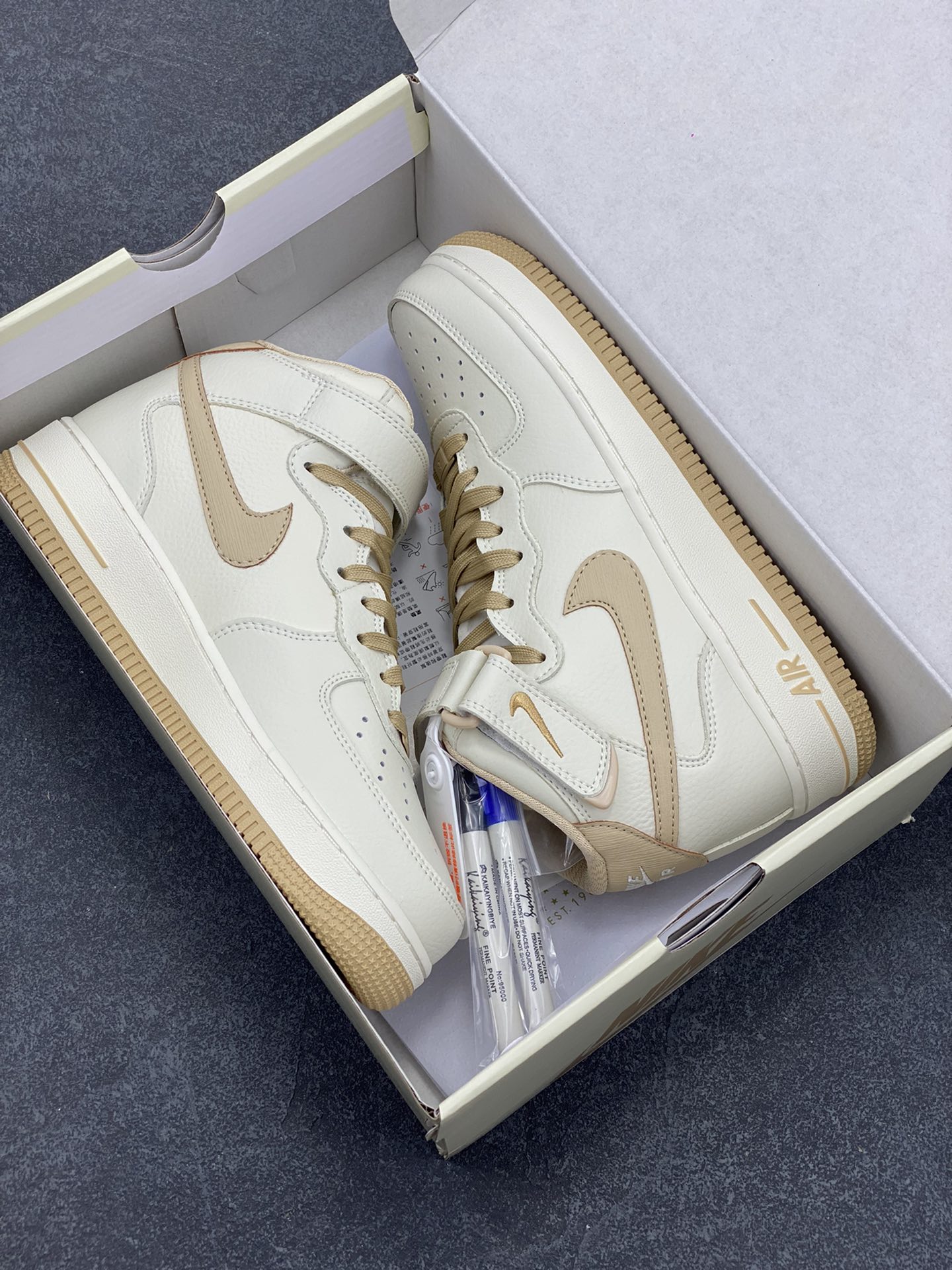 图片[9]-小红书爆款  Nike Air Force 1 MID “米卡其”配色高帮空军一号休闲板鞋 定制皮料 原楦原纸板 纯正空军版型 高清洁度 内置全掌气垫  货号：PA0920-808 尺码：36 36.5 37.5 38 38.5 39 40 40.5 41 42 42.5 43 44 44.5 45-选品中心