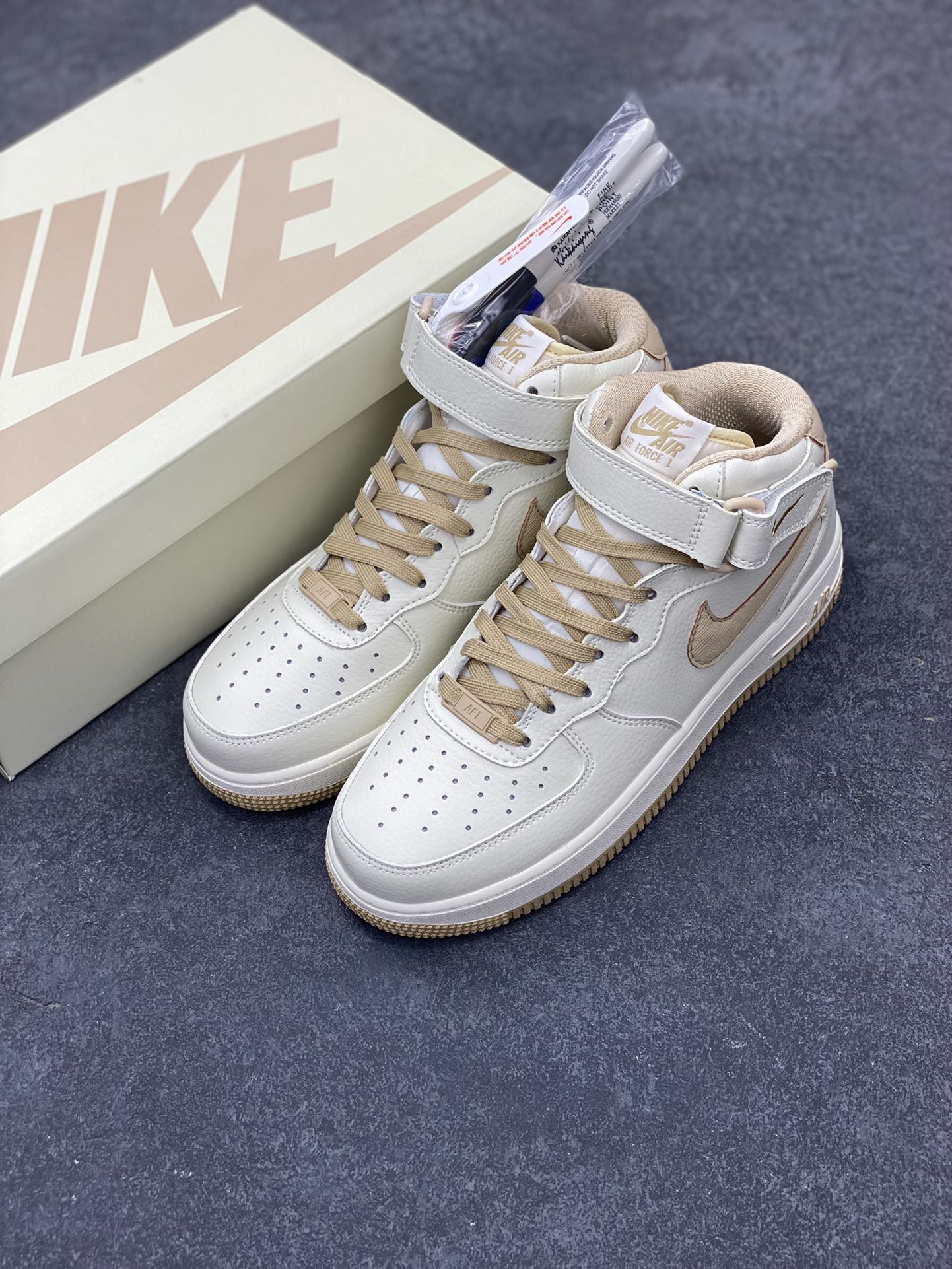 图片[8]-小红书爆款  Nike Air Force 1 MID “米卡其”配色高帮空军一号休闲板鞋 定制皮料 原楦原纸板 纯正空军版型 高清洁度 内置全掌气垫  货号：PA0920-808 尺码：36 36.5 37.5 38 38.5 39 40 40.5 41 42 42.5 43 44 44.5 45-选品中心