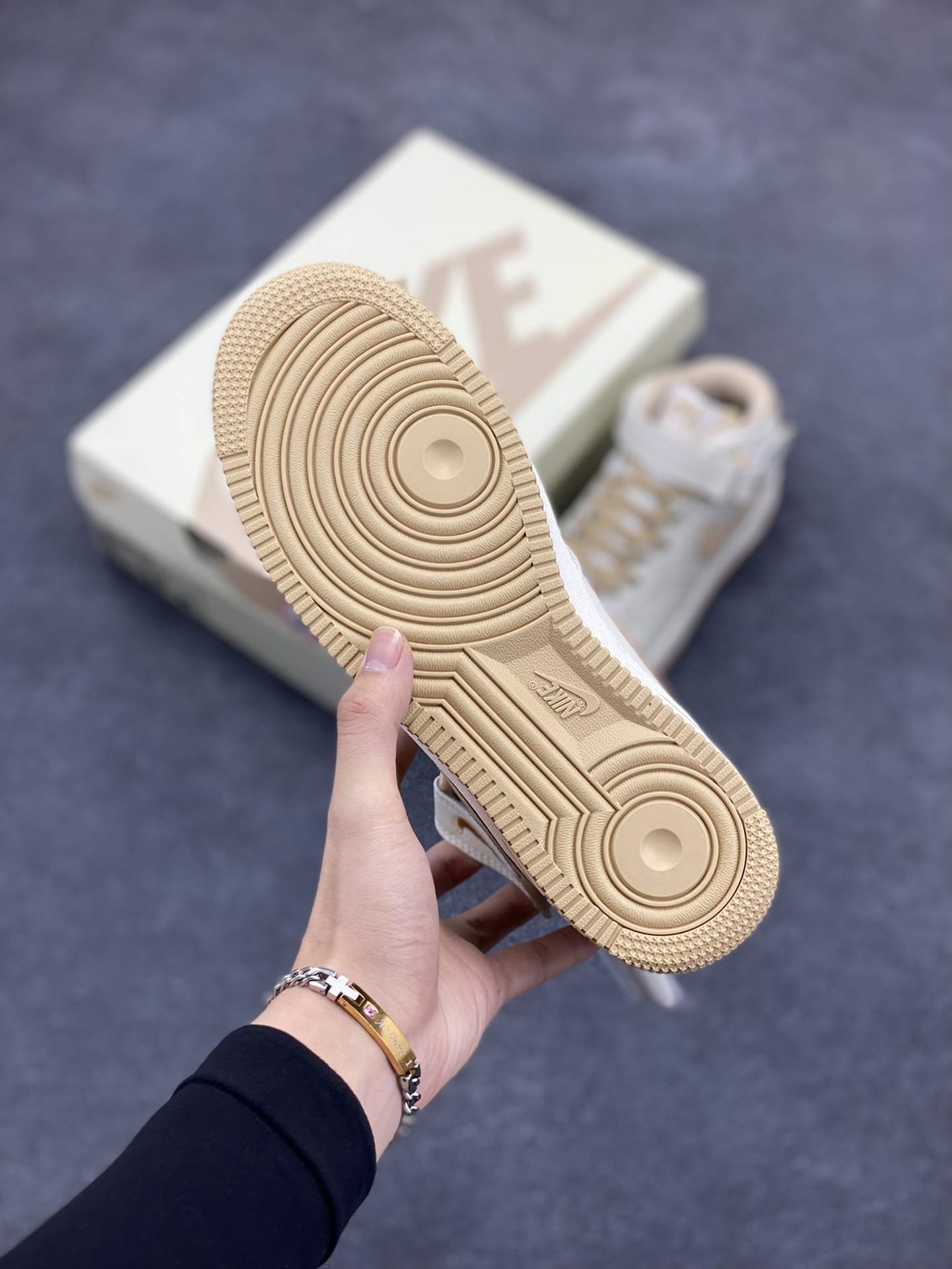 图片[5]-小红书爆款  Nike Air Force 1 MID “米卡其”配色高帮空军一号休闲板鞋 定制皮料 原楦原纸板 纯正空军版型 高清洁度 内置全掌气垫  货号：PA0920-808 尺码：36 36.5 37.5 38 38.5 39 40 40.5 41 42 42.5 43 44 44.5 45-选品中心