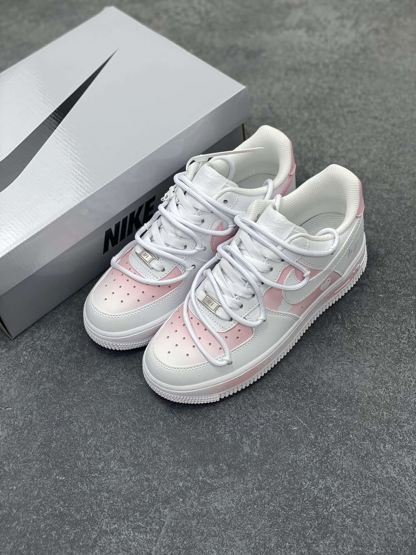 图片[8]-Nike Air Force 1 Low’07 喷绘 樱花物语 空军一号绑带低帮休闲板鞋 定制皮料 原厂3D打印 定制鞋盒 原楦原纸板 纯正空军版型 内置全掌气垫 货号：ZH0316-052 尺码：36 36.5 37.5 38 38.5 39 40 40.5 41 42 42.5 43 44 44.5 45-选品中心
