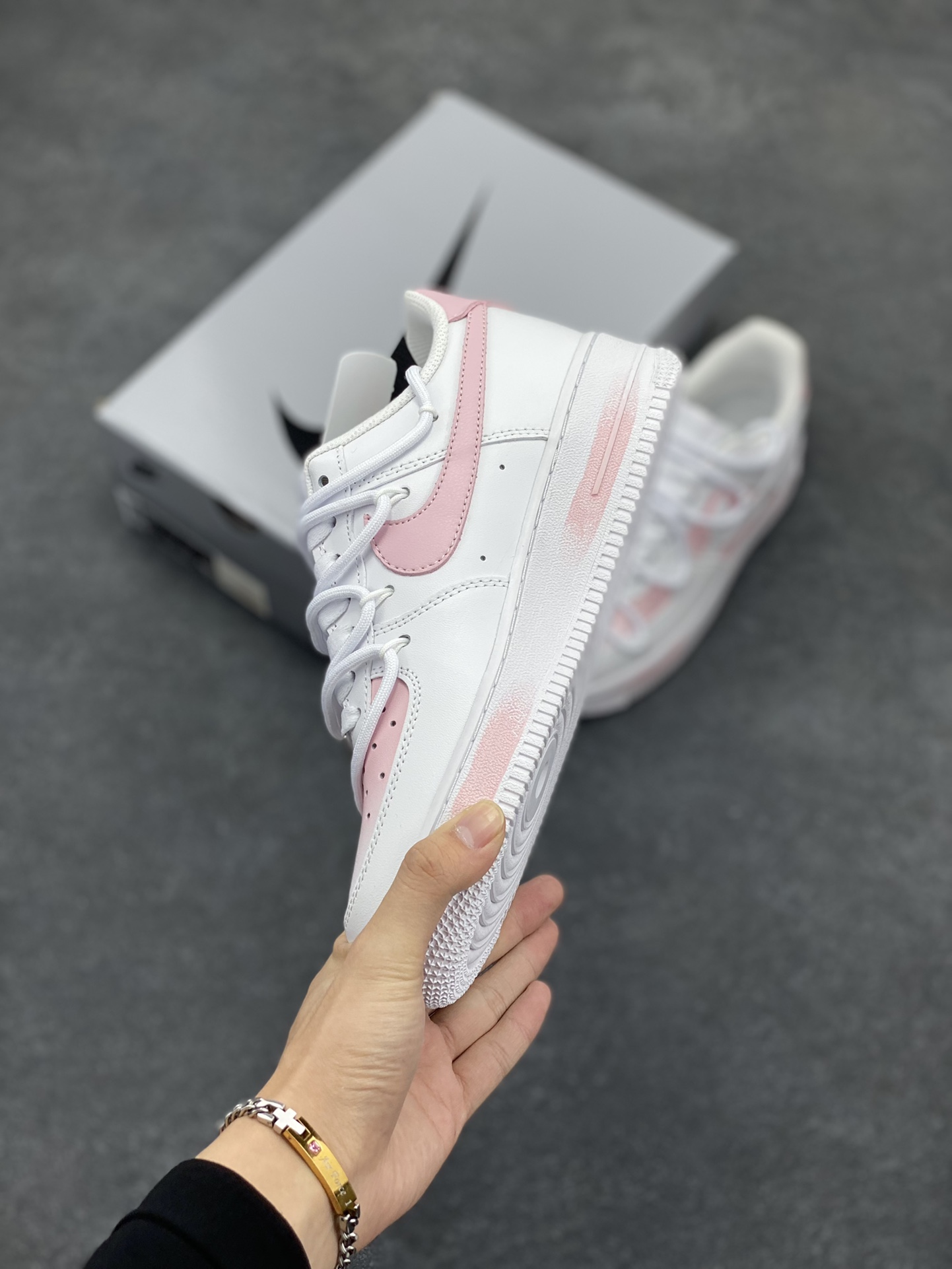 图片[3]-Nike Air Force 1 Low’07 喷绘 樱花物语 空军一号绑带低帮休闲板鞋 定制皮料 原厂3D打印 定制鞋盒 原楦原纸板 纯正空军版型 内置全掌气垫 货号：ZH0316-052 尺码：36 36.5 37.5 38 38.5 39 40 40.5 41 42 42.5 43 44 44.5 45-选品中心