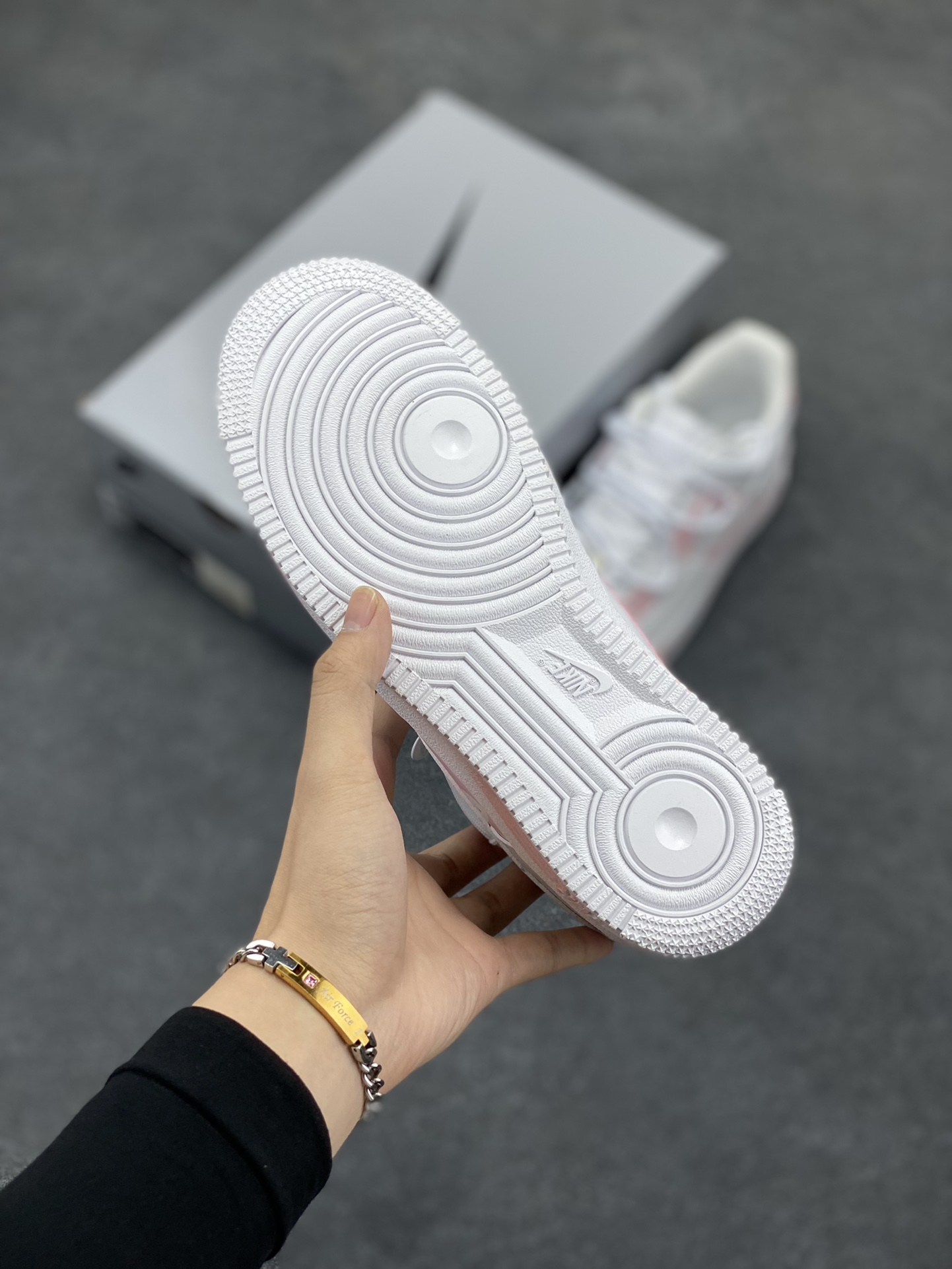 图片[5]-Nike Air Force 1 Low’07 喷绘 樱花物语 空军一号绑带低帮休闲板鞋 定制皮料 原厂3D打印 定制鞋盒 原楦原纸板 纯正空军版型 内置全掌气垫 货号：ZH0316-052 尺码：36 36.5 37.5 38 38.5 39 40 40.5 41 42 42.5 43 44 44.5 45-选品中心