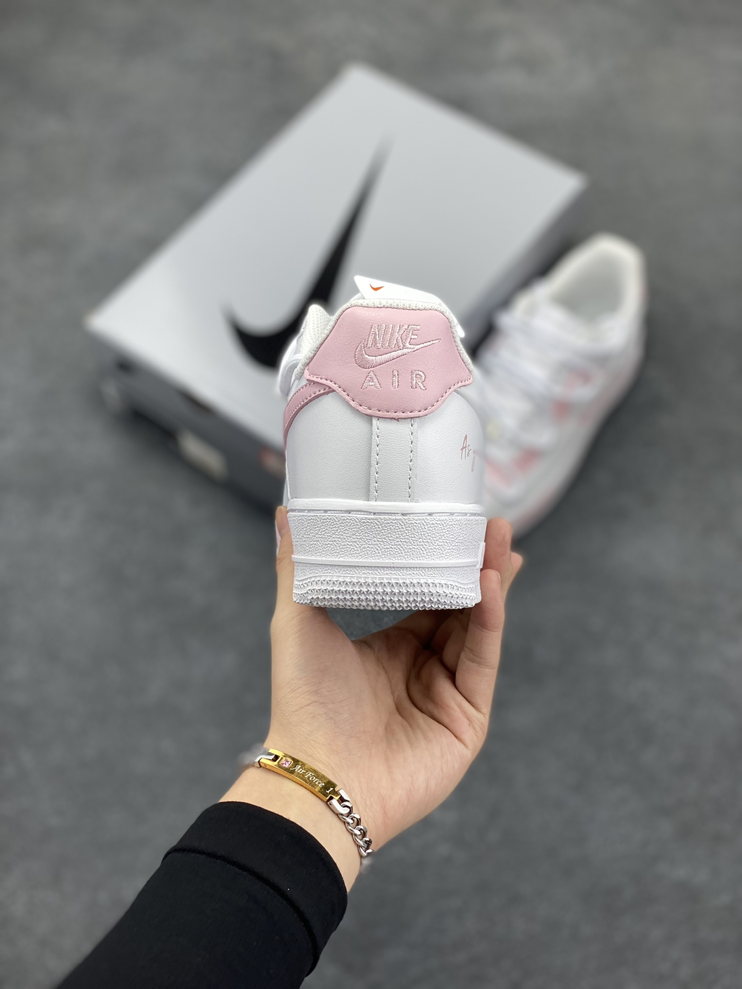 图片[4]-Nike Air Force 1 Low’07 喷绘 樱花物语 空军一号绑带低帮休闲板鞋 定制皮料 原厂3D打印 定制鞋盒 原楦原纸板 纯正空军版型 内置全掌气垫 货号：ZH0316-052 尺码：36 36.5 37.5 38 38.5 39 40 40.5 41 42 42.5 43 44 44.5 45-选品中心
