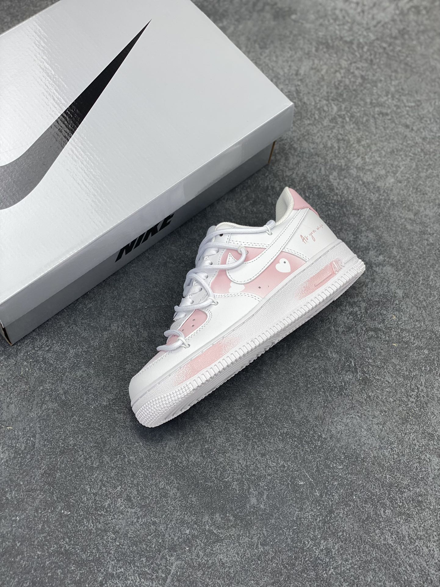 图片[7]-Nike Air Force 1 Low’07 喷绘 樱花物语 空军一号绑带低帮休闲板鞋 定制皮料 原厂3D打印 定制鞋盒 原楦原纸板 纯正空军版型 内置全掌气垫 货号：ZH0316-052 尺码：36 36.5 37.5 38 38.5 39 40 40.5 41 42 42.5 43 44 44.5 45-选品中心