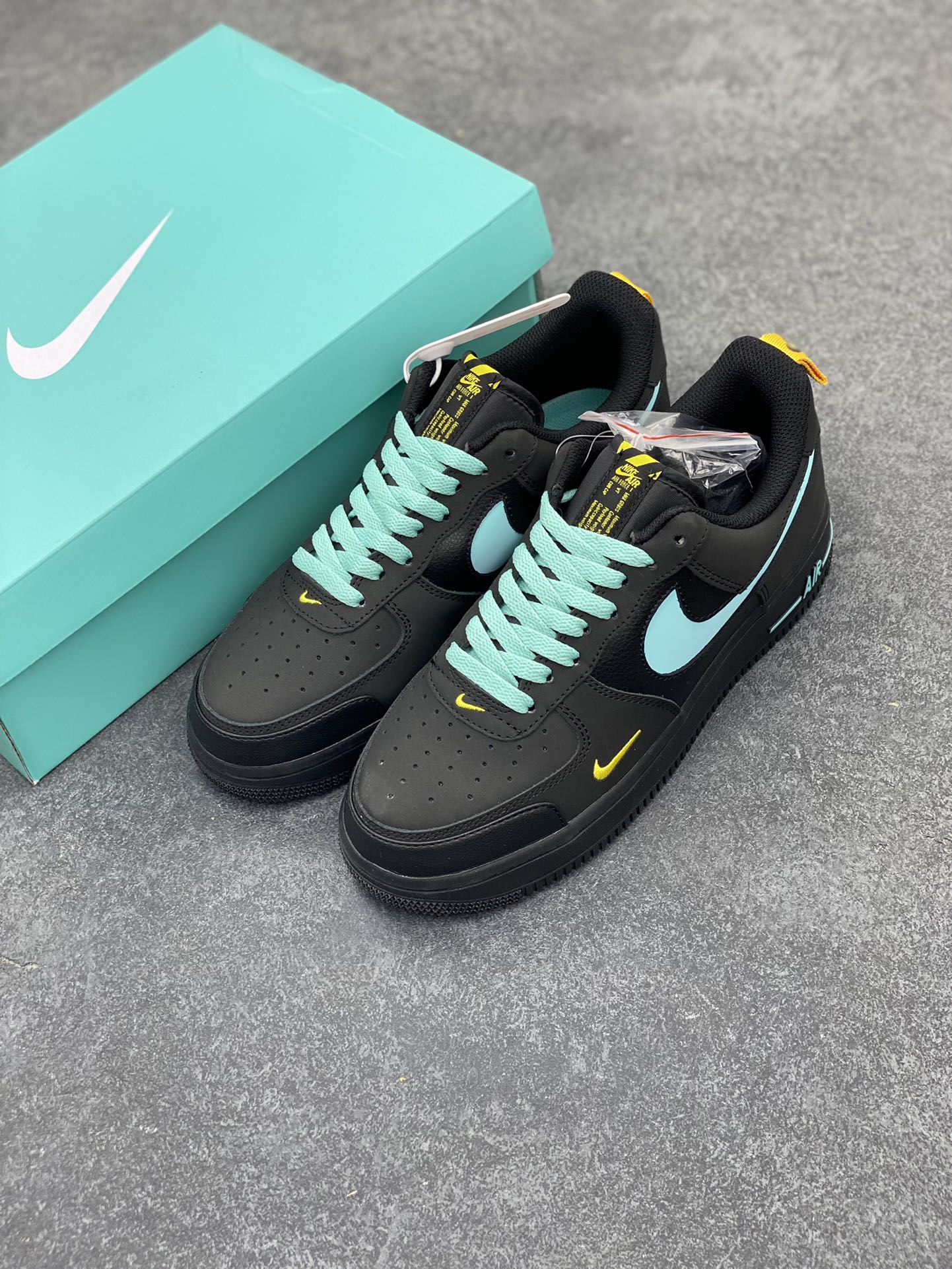 图片[8]-海外限定发售  Nike Air Force 1 Premium 蒂夫尼 配色 空军一号中帮休闲板鞋 定制皮料 3M反光 原楦头原纸板 纯正版型 内置全掌气垫 货号：DV6809-181 尺码：36 36.5 37.5 38 38.5 39 40 40.5 41 42 42.5 43 44 44.5 45-选品中心