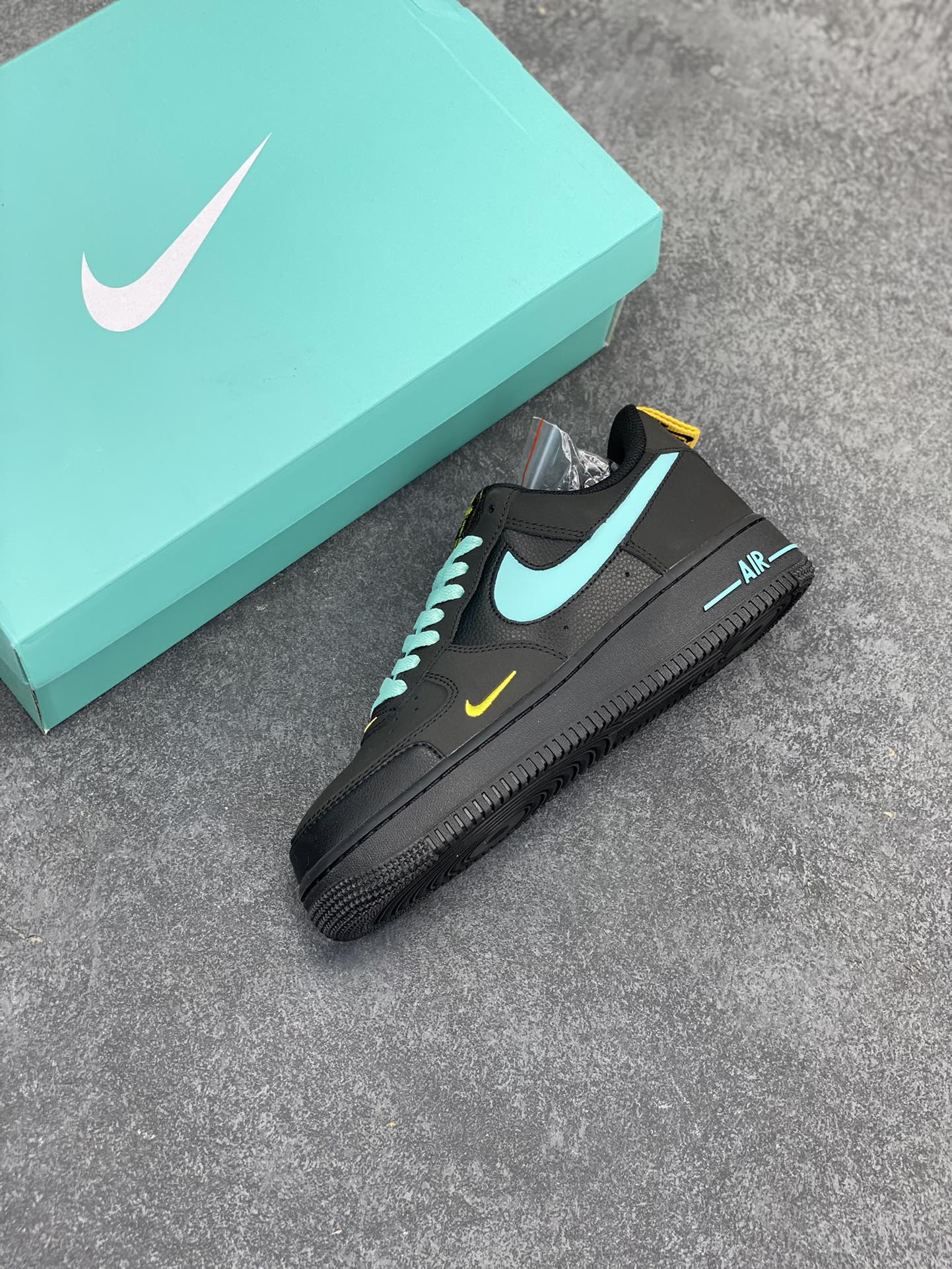 图片[7]-海外限定发售  Nike Air Force 1 Premium 蒂夫尼 配色 空军一号中帮休闲板鞋 定制皮料 3M反光 原楦头原纸板 纯正版型 内置全掌气垫 货号：DV6809-181 尺码：36 36.5 37.5 38 38.5 39 40 40.5 41 42 42.5 43 44 44.5 45-选品中心