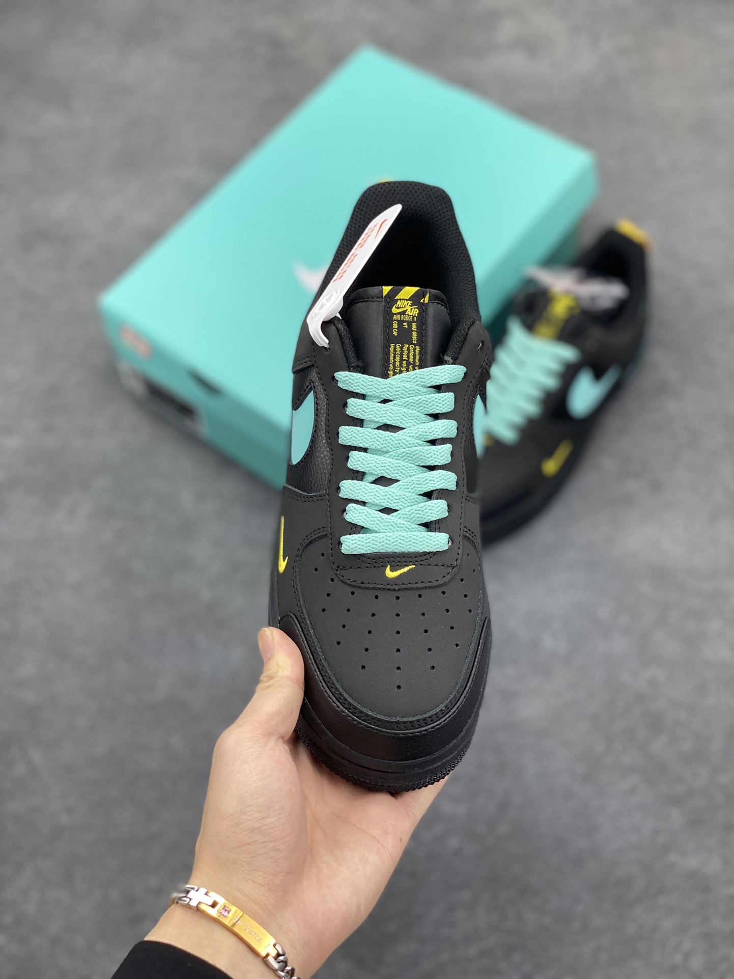 图片[2]-海外限定发售  Nike Air Force 1 Premium 蒂夫尼 配色 空军一号中帮休闲板鞋 定制皮料 3M反光 原楦头原纸板 纯正版型 内置全掌气垫 货号：DV6809-181 尺码：36 36.5 37.5 38 38.5 39 40 40.5 41 42 42.5 43 44 44.5 45-选品中心