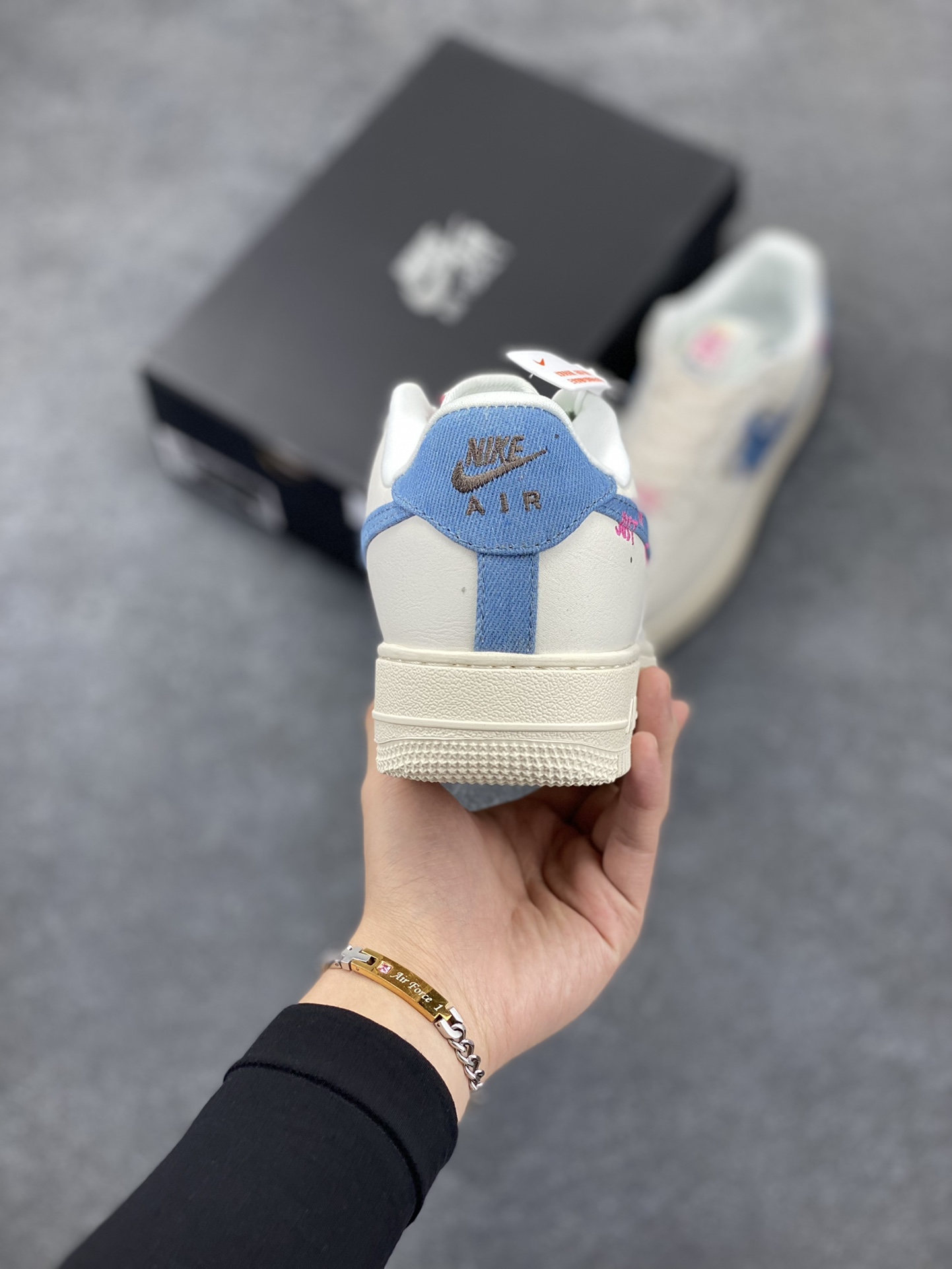 图片[4]-福利特价 Nike Air Force 1 Low 小香风米白牛仔蓝勾 空军一号低帮运动休闲板鞋 原楦头原纸板 打造纯正空军版型#专注外贸渠道 全掌内置蜂窝气垫 #原盒配件 原厂中底钢印、拉帮完美 货号：FJ7740-141 尺码：36 36.5 37.5 38 38.5 39 40 40.5 41 42 42.5 43 44 44.5 45-选品中心