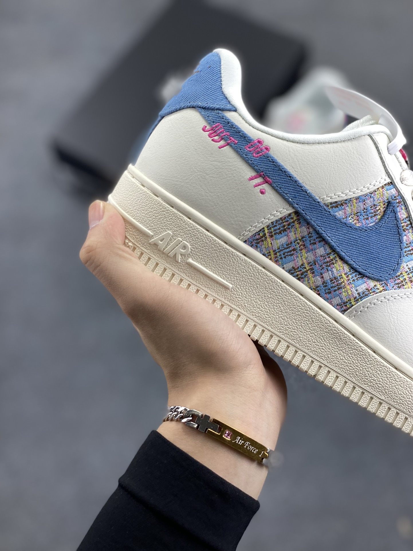图片[6]-福利特价 Nike Air Force 1 Low 小香风米白牛仔蓝勾 空军一号低帮运动休闲板鞋 原楦头原纸板 打造纯正空军版型#专注外贸渠道 全掌内置蜂窝气垫 #原盒配件 原厂中底钢印、拉帮完美 货号：FJ7740-141 尺码：36 36.5 37.5 38 38.5 39 40 40.5 41 42 42.5 43 44 44.5 45-选品中心