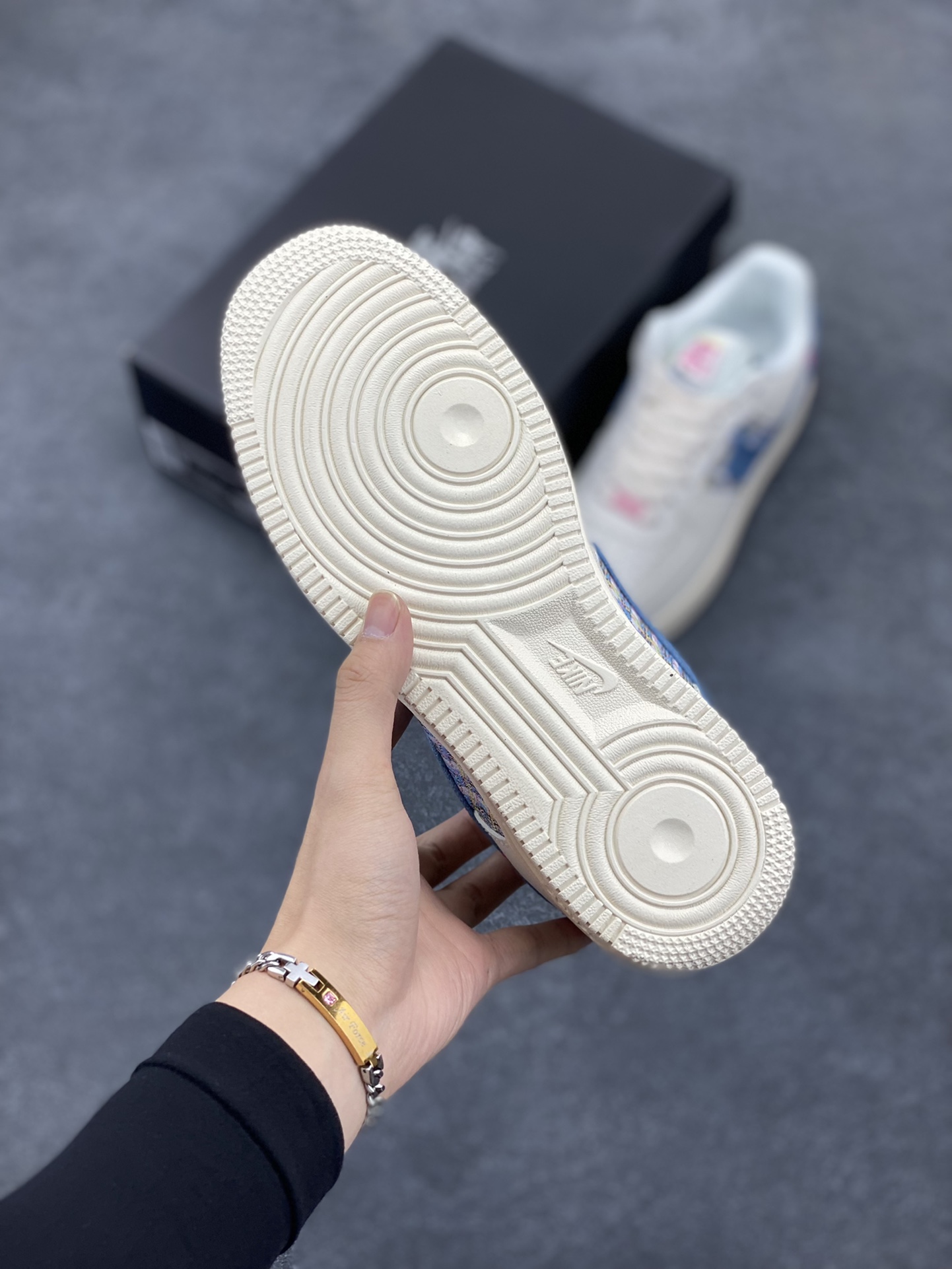 图片[5]-福利特价 Nike Air Force 1 Low 小香风米白牛仔蓝勾 空军一号低帮运动休闲板鞋 原楦头原纸板 打造纯正空军版型#专注外贸渠道 全掌内置蜂窝气垫 #原盒配件 原厂中底钢印、拉帮完美 货号：FJ7740-141 尺码：36 36.5 37.5 38 38.5 39 40 40.5 41 42 42.5 43 44 44.5 45-选品中心