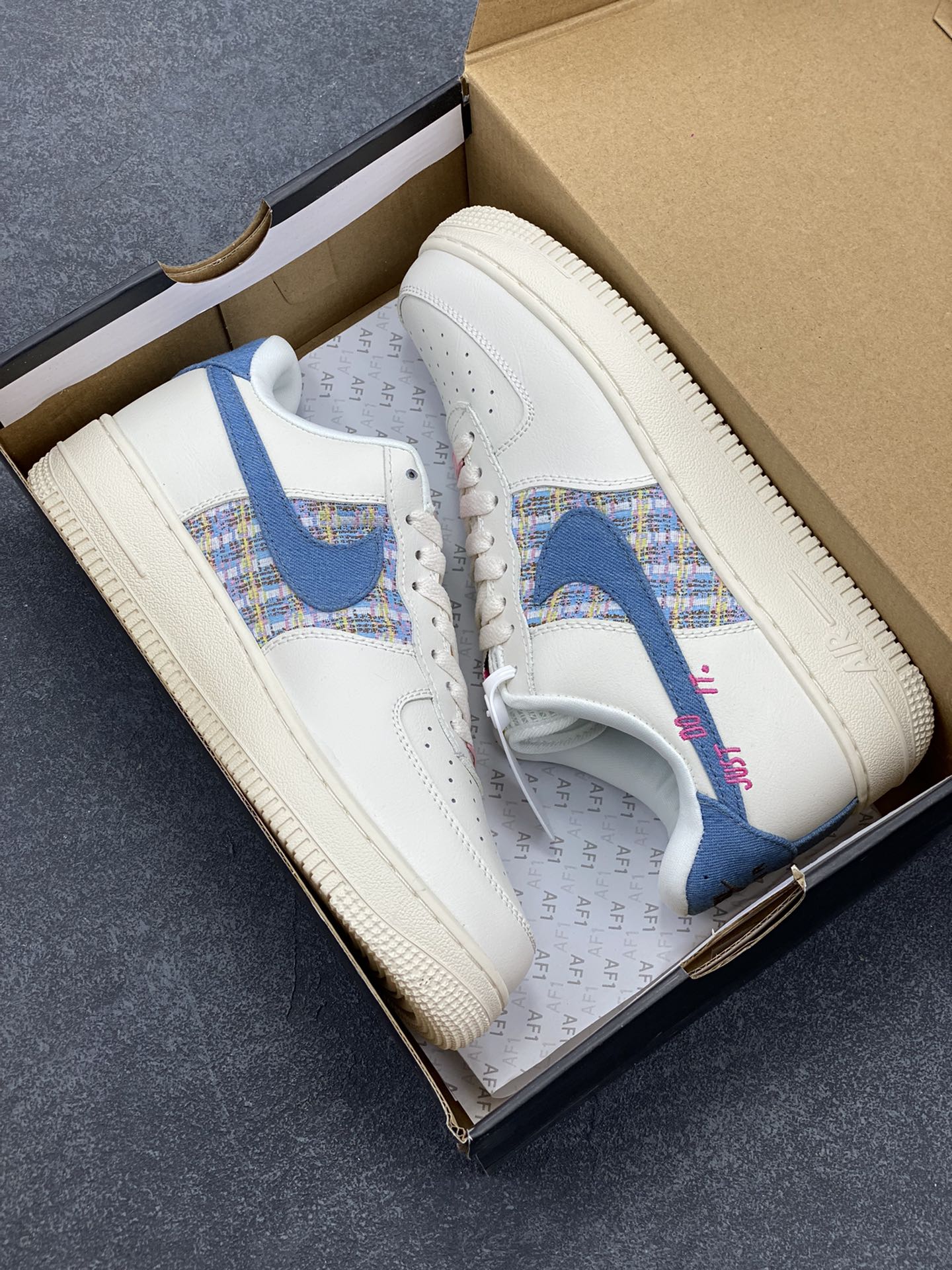 图片[9]-福利特价 Nike Air Force 1 Low 小香风米白牛仔蓝勾 空军一号低帮运动休闲板鞋 原楦头原纸板 打造纯正空军版型#专注外贸渠道 全掌内置蜂窝气垫 #原盒配件 原厂中底钢印、拉帮完美 货号：FJ7740-141 尺码：36 36.5 37.5 38 38.5 39 40 40.5 41 42 42.5 43 44 44.5 45-选品中心