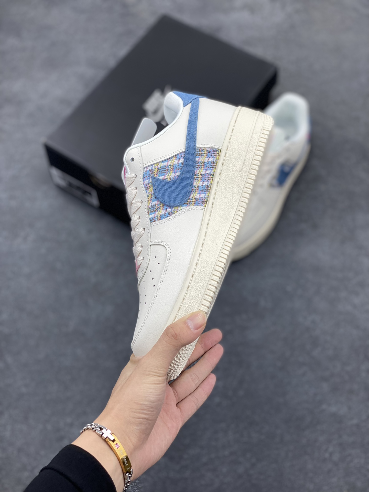 图片[3]-福利特价 Nike Air Force 1 Low 小香风米白牛仔蓝勾 空军一号低帮运动休闲板鞋 原楦头原纸板 打造纯正空军版型#专注外贸渠道 全掌内置蜂窝气垫 #原盒配件 原厂中底钢印、拉帮完美 货号：FJ7740-141 尺码：36 36.5 37.5 38 38.5 39 40 40.5 41 42 42.5 43 44 44.5 45-选品中心
