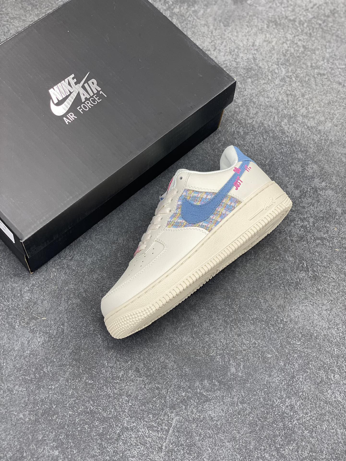 图片[7]-福利特价 Nike Air Force 1 Low 小香风米白牛仔蓝勾 空军一号低帮运动休闲板鞋 原楦头原纸板 打造纯正空军版型#专注外贸渠道 全掌内置蜂窝气垫 #原盒配件 原厂中底钢印、拉帮完美 货号：FJ7740-141 尺码：36 36.5 37.5 38 38.5 39 40 40.5 41 42 42.5 43 44 44.5 45-选品中心