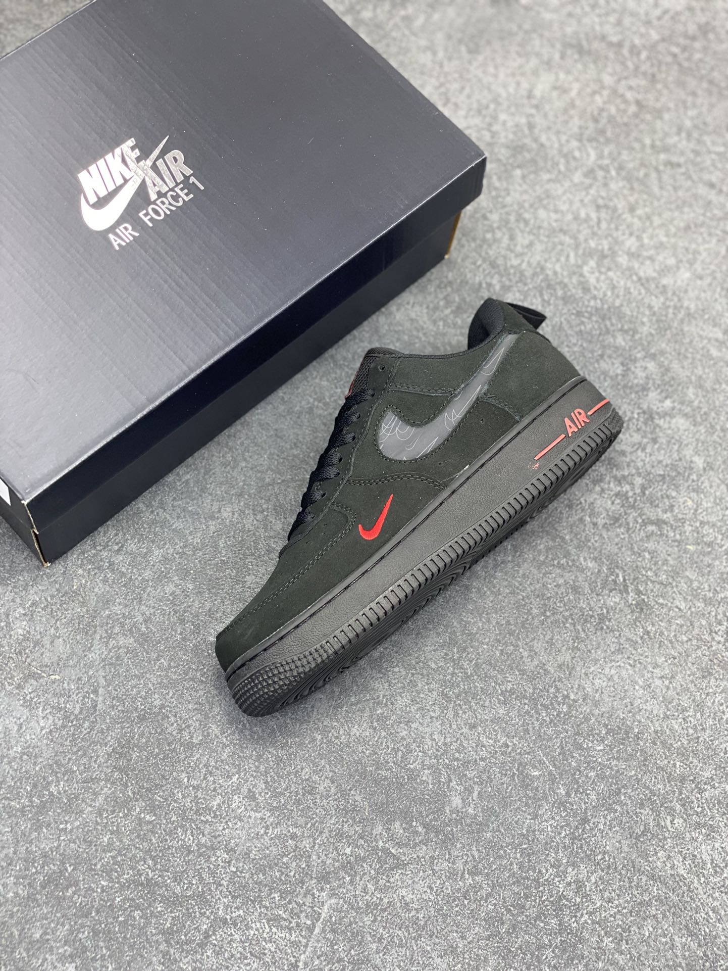 图片[7]-福利特价 Nike Air Force 1 Low 黑红小勾 空军一号低帮运动休闲板鞋 原楦头原纸板 打造纯正空军版型专注外贸渠道 全掌内置蜂窝气垫 原盒配件 原厂中底钢印、拉帮完美 货号：DZ4514-001 尺码：36 36.5 37.5 38 38.5 39 40 40.5 41 42 42.5 43 44 44.5 45-选品中心