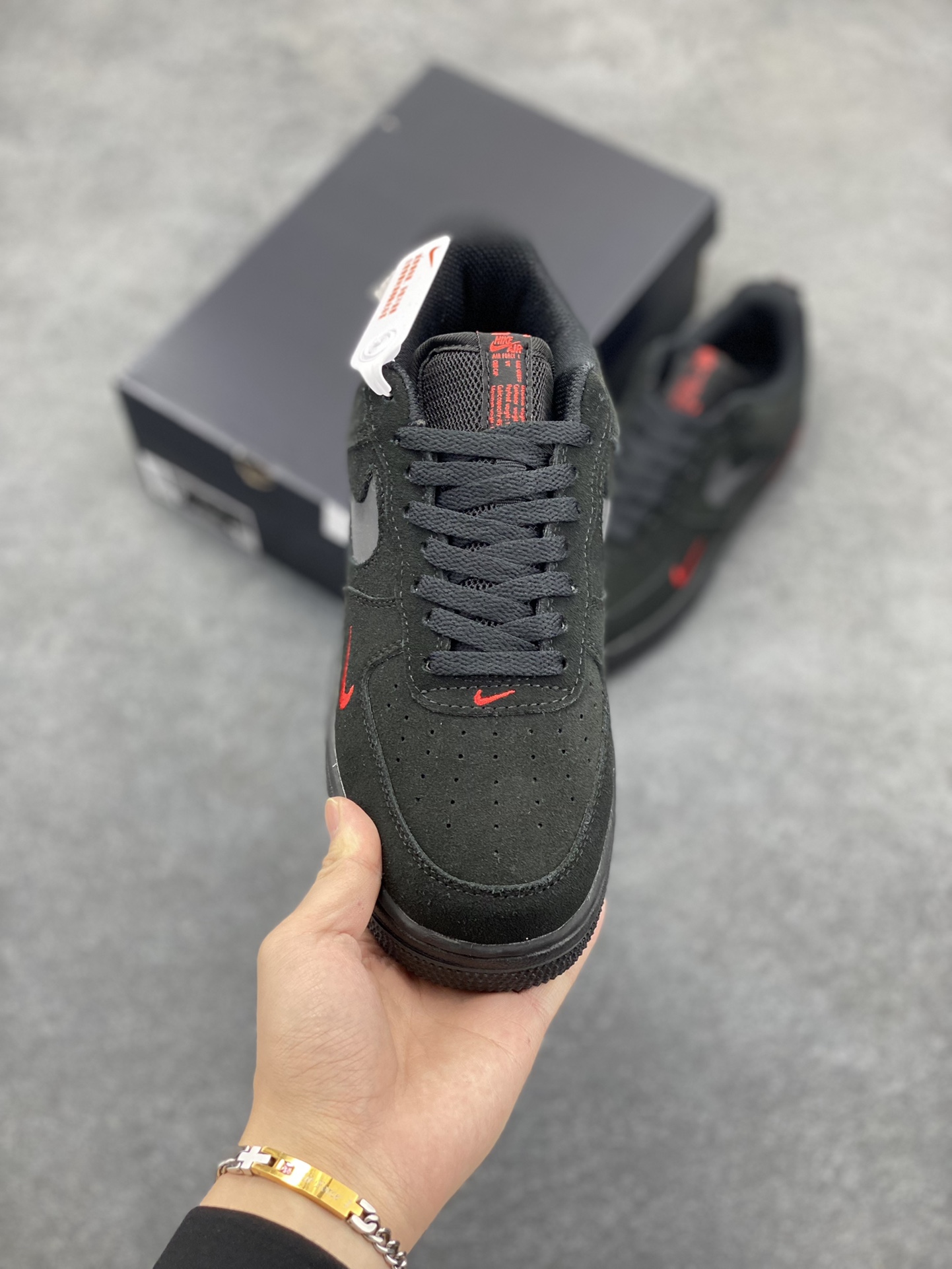 图片[2]-福利特价 Nike Air Force 1 Low 黑红小勾 空军一号低帮运动休闲板鞋 原楦头原纸板 打造纯正空军版型专注外贸渠道 全掌内置蜂窝气垫 原盒配件 原厂中底钢印、拉帮完美 货号：DZ4514-001 尺码：36 36.5 37.5 38 38.5 39 40 40.5 41 42 42.5 43 44 44.5 45-选品中心