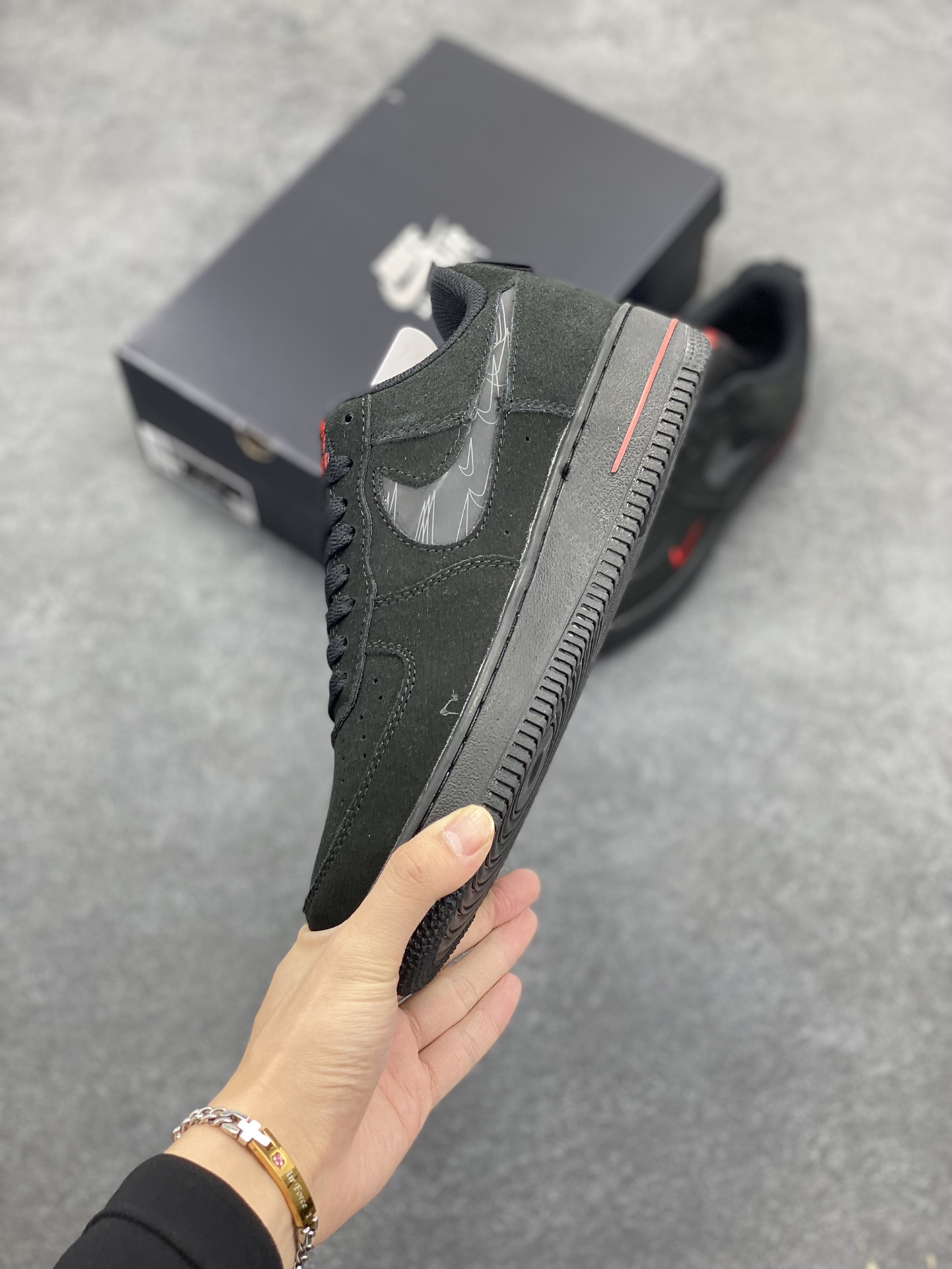 图片[3]-福利特价 Nike Air Force 1 Low 黑红小勾 空军一号低帮运动休闲板鞋 原楦头原纸板 打造纯正空军版型专注外贸渠道 全掌内置蜂窝气垫 原盒配件 原厂中底钢印、拉帮完美 货号：DZ4514-001 尺码：36 36.5 37.5 38 38.5 39 40 40.5 41 42 42.5 43 44 44.5 45-选品中心