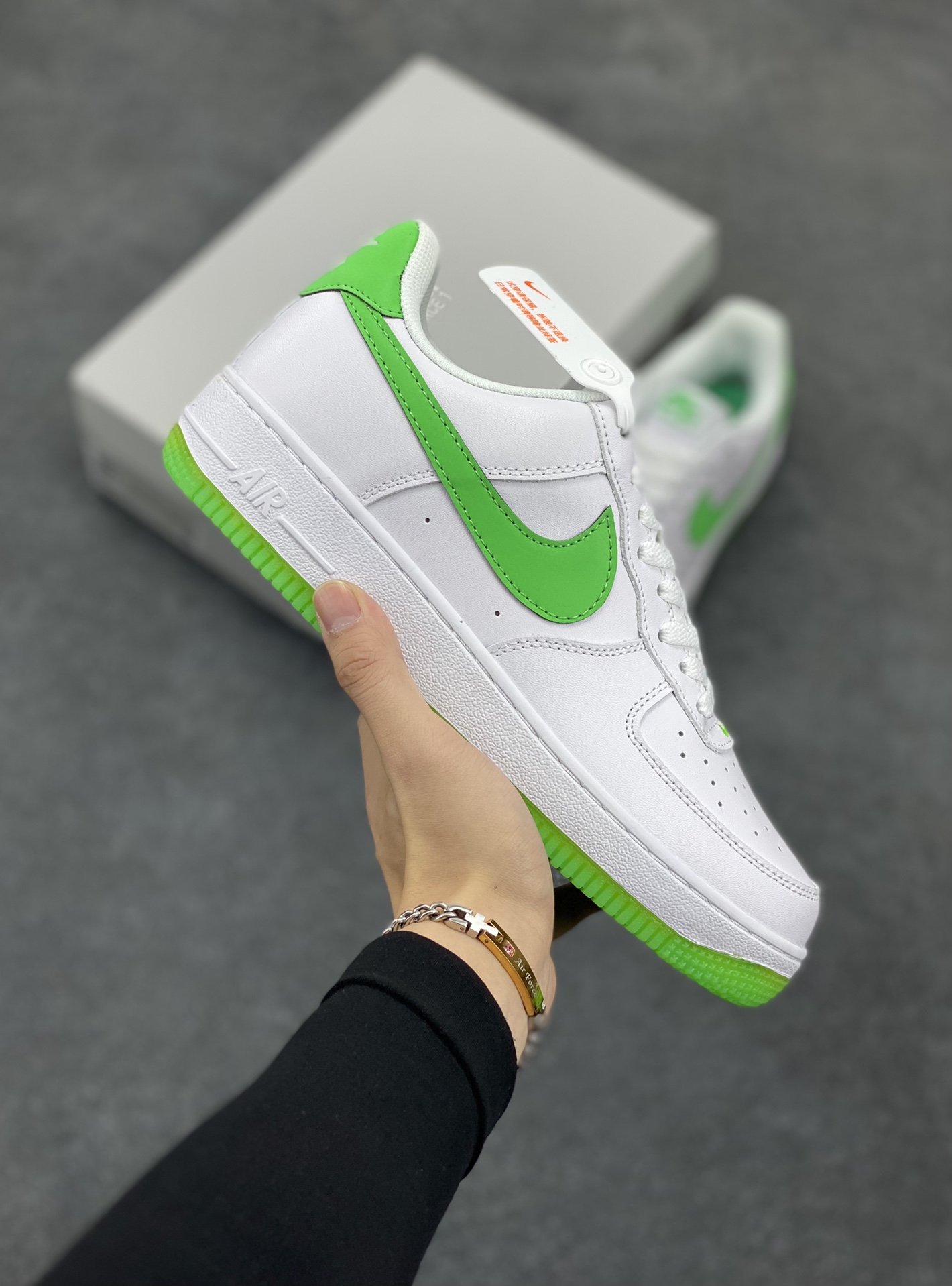 福利特价 Nike Air Force 1 Low 07 “白绿反光” 原楦头原纸板 打造纯正低帮空军版型 专注外贸渠道 全掌内置蜂窝气垫 原盒配件 原厂中底钢印、拉帮完美 货号:HF4864-094 尺码:36 36.5 37.5 38 38.5 39 40 40.5 41 42 42.5 43 44 44.5 45-选品中心