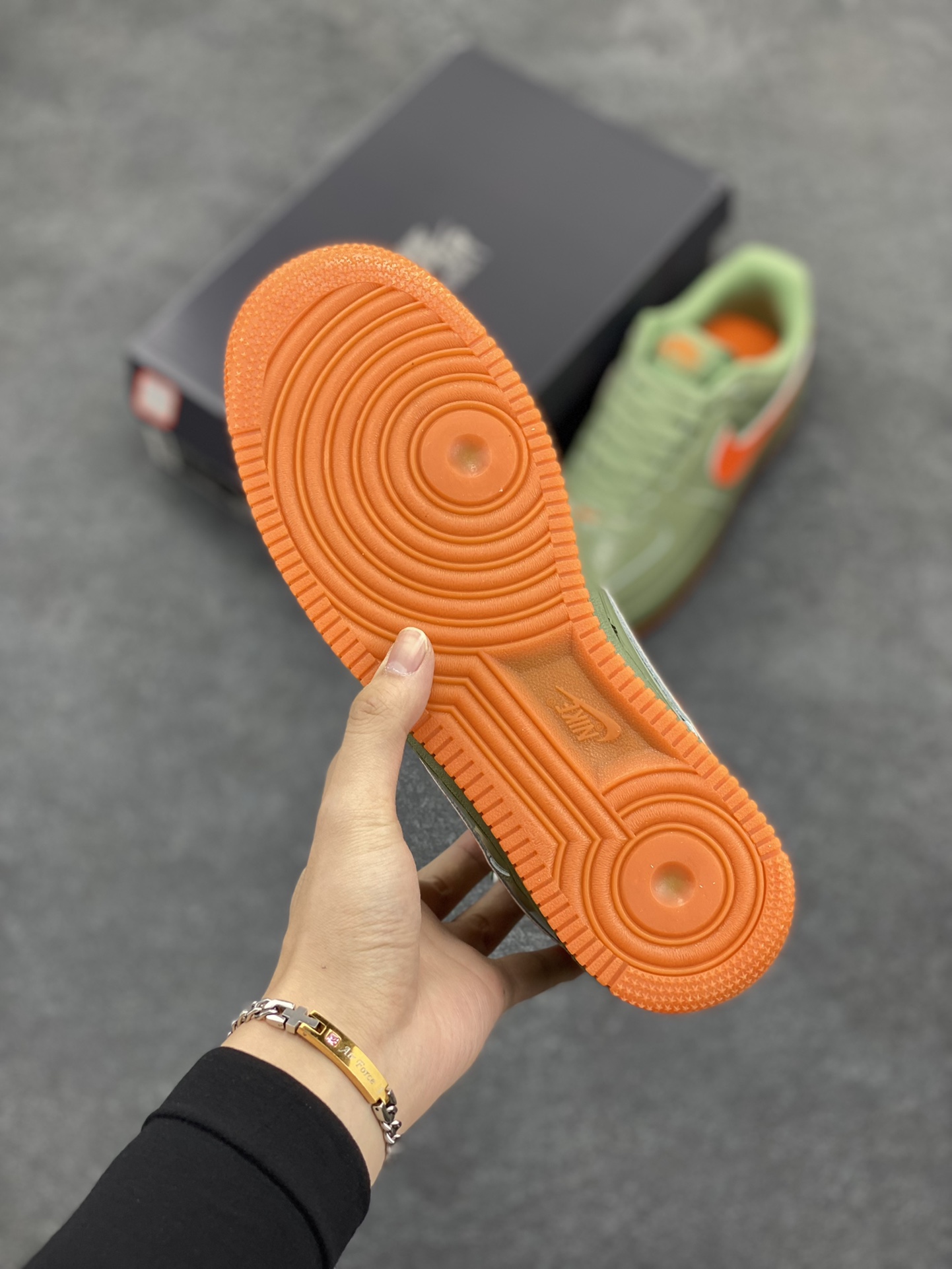 图片[5]-Nike Air Force 1 Low \’07 漆皮红绿 原楦头原纸板 打造纯正空军版型 #专注外贸渠道 全掌内置蜂窝气垫 #原盒配件 原厂中底钢印、拉帮完美 货号：HJ9118-386 尺码：36 36.5 37.5 38 38.5 39 40 40.5 41 42 42.5 43 44 44.5 45-选品中心