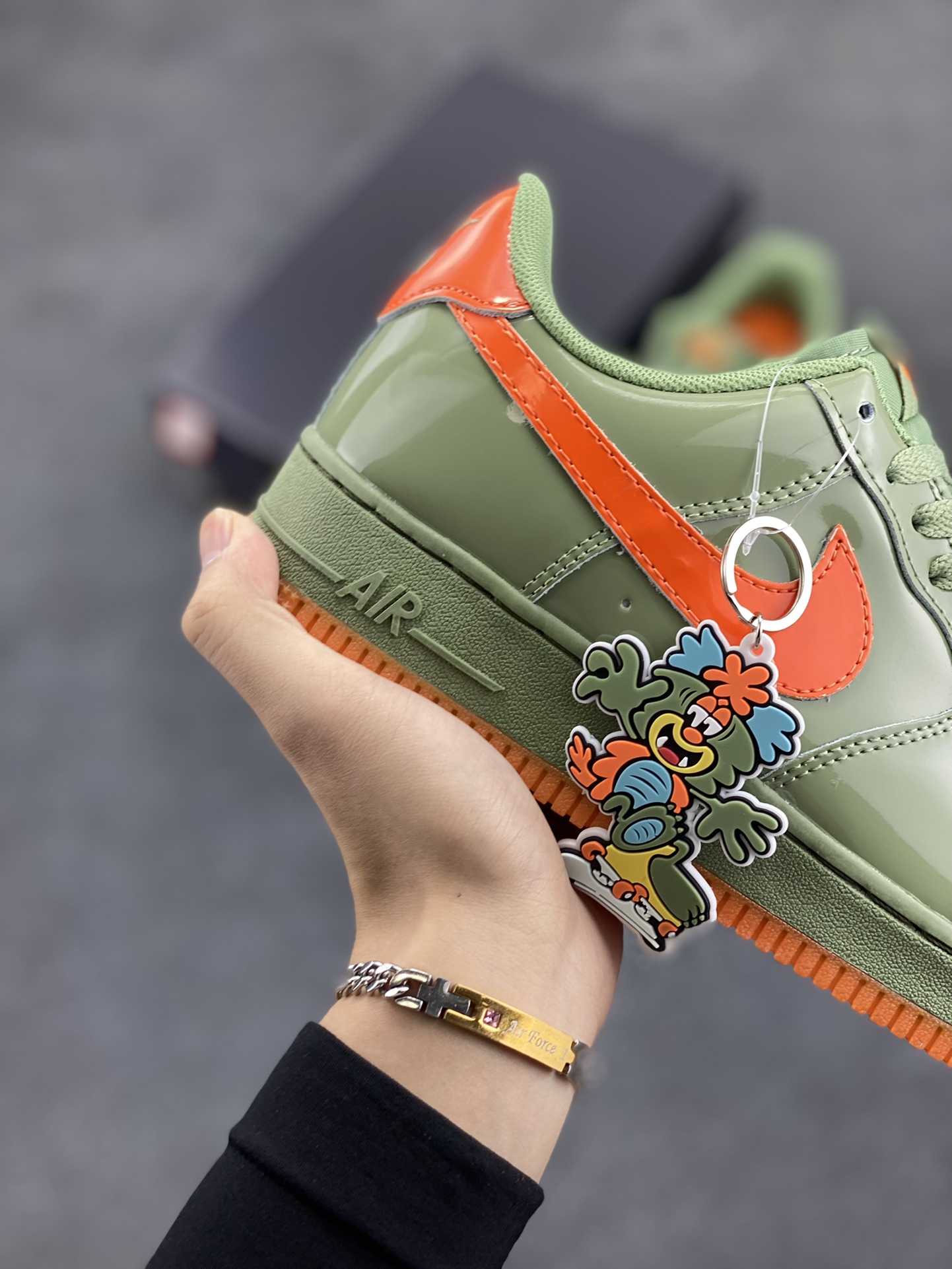 图片[6]-Nike Air Force 1 Low \’07 漆皮红绿 原楦头原纸板 打造纯正空军版型 #专注外贸渠道 全掌内置蜂窝气垫 #原盒配件 原厂中底钢印、拉帮完美 货号：HJ9118-386 尺码：36 36.5 37.5 38 38.5 39 40 40.5 41 42 42.5 43 44 44.5 45-选品中心