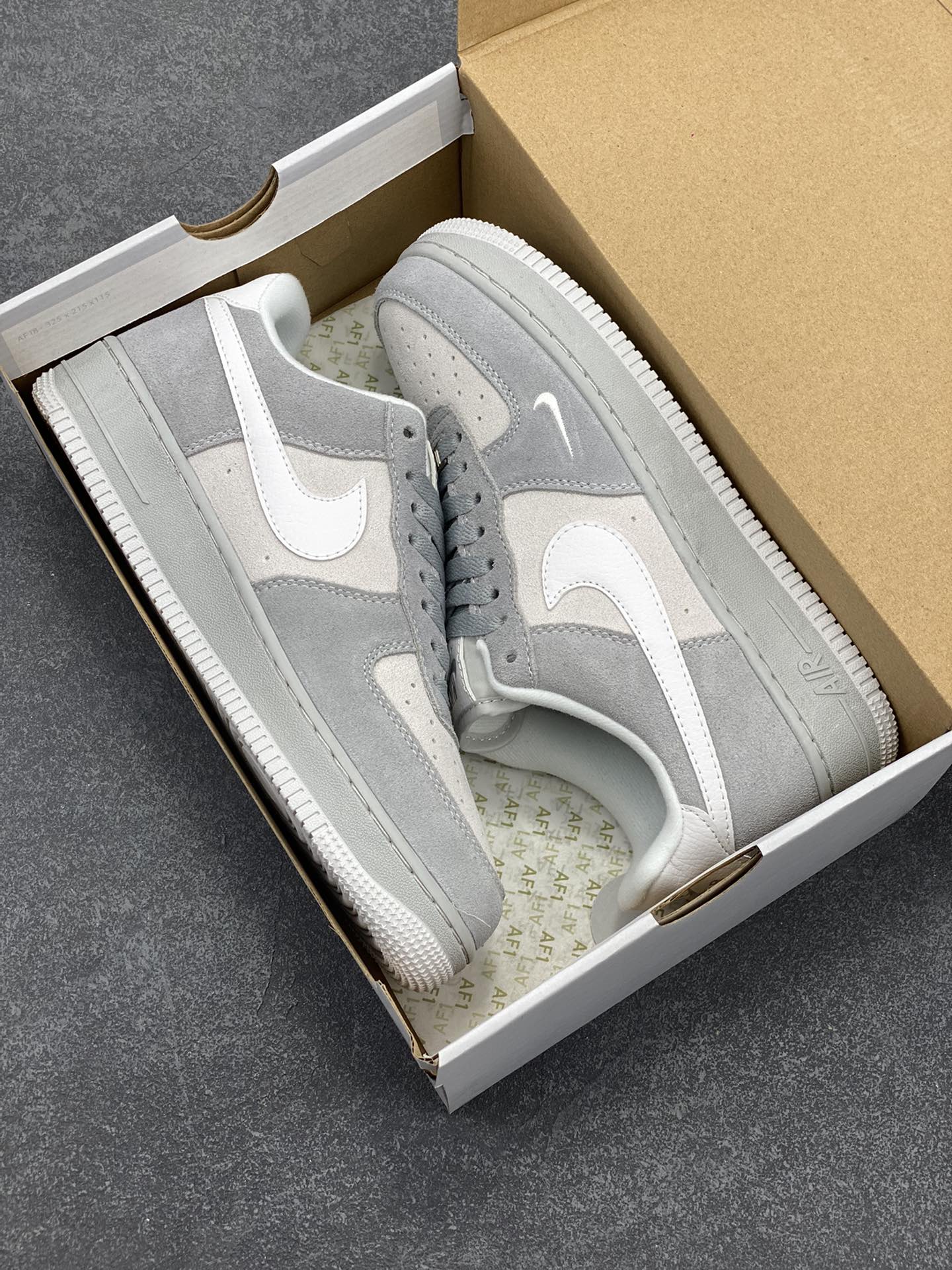 图片[9]-Nike Air Force 1 ’07 Low 空军一号低帮百搭休闲运动板鞋。柔软、弹性十足的缓震性能和出色的中底设计，横跨复古与现代的外型结合，造就出风靡全球三十多年的Force 1，直到今天还深受青睐 货号：HV3876-077 尺码：36 36.5 37.5 38 38.5 39 40 40.5 41 42 42.5 43 44 44.5 45-选品中心