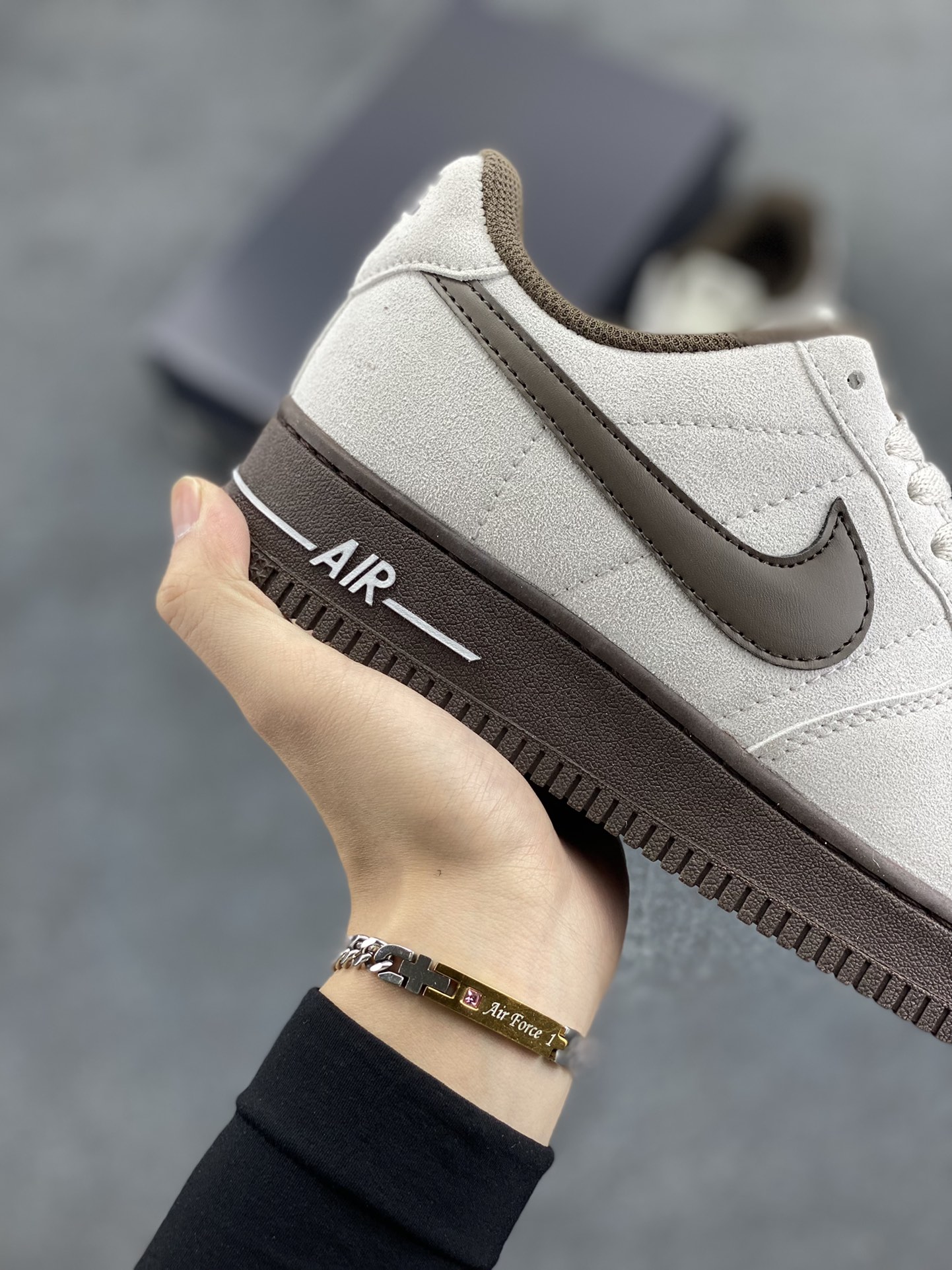 图片[6]-Nike Air Force 1 ’07 Low 空军一号低帮百搭休闲运动板鞋。柔软、弹性十足的缓震性能和出色的中底设计，横跨复古与现代的外型结合，造就出风靡全球三十多年的Force 1，直到今天还深受青睐 货号：HQ3485-104 尺码：36 36.5 37.5 38 38.5 39 40 40.5 41 42 42.5 43 44 44.5 45-选品中心