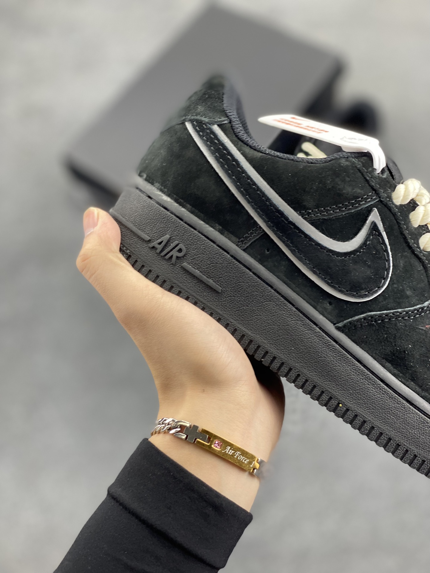 图片[6]-Nike Air Force 1 ’07 Low 空军一号低帮百搭休闲运动板鞋。柔软、弹性十足的缓震性能和出色的中底设计，横跨复古与现代的外型结合，造就出风靡全球三十多年的Force 1，直到今天还深受青睐 货号：CW2288-111 尺码：36 36.5 37.5 38 38.5 39 40 40.5 41 42 42.5 43 44 44.5 45-选品中心