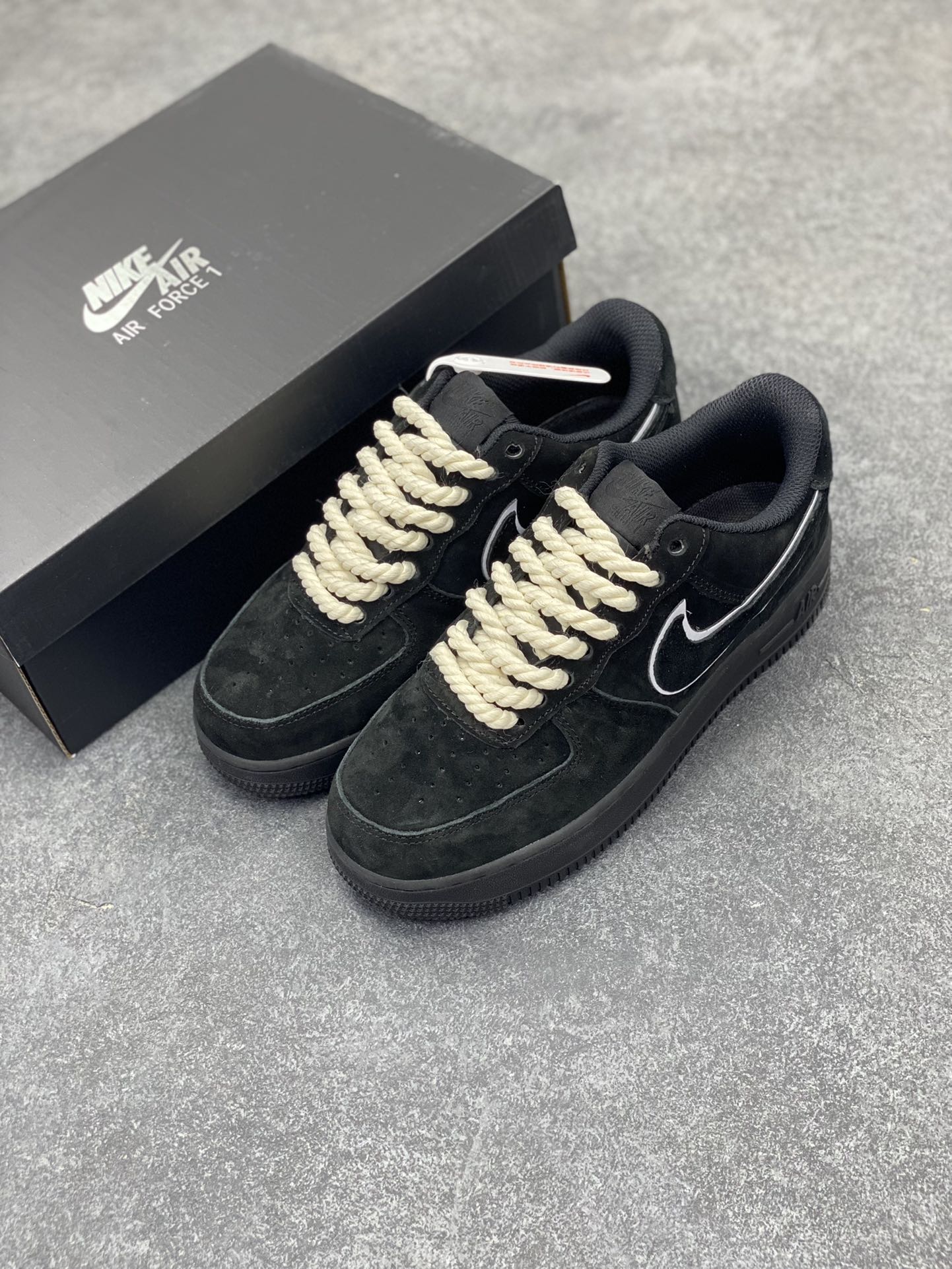 图片[8]-Nike Air Force 1 ’07 Low 空军一号低帮百搭休闲运动板鞋。柔软、弹性十足的缓震性能和出色的中底设计，横跨复古与现代的外型结合，造就出风靡全球三十多年的Force 1，直到今天还深受青睐 货号：CW2288-111 尺码：36 36.5 37.5 38 38.5 39 40 40.5 41 42 42.5 43 44 44.5 45-选品中心