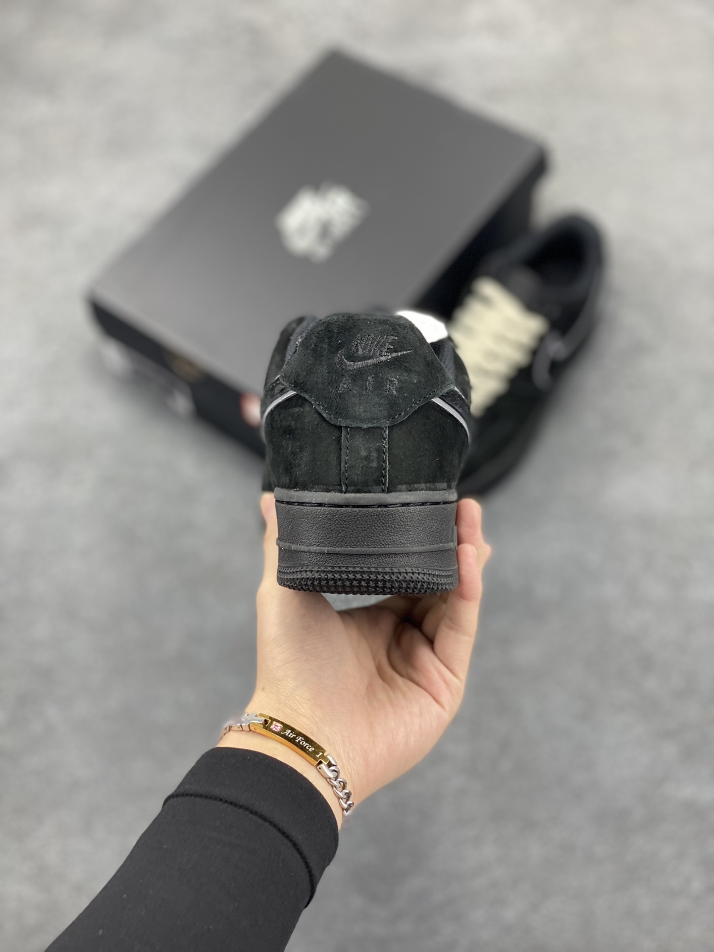 图片[4]-Nike Air Force 1 ’07 Low 空军一号低帮百搭休闲运动板鞋。柔软、弹性十足的缓震性能和出色的中底设计，横跨复古与现代的外型结合，造就出风靡全球三十多年的Force 1，直到今天还深受青睐 货号：CW2288-111 尺码：36 36.5 37.5 38 38.5 39 40 40.5 41 42 42.5 43 44 44.5 45-选品中心