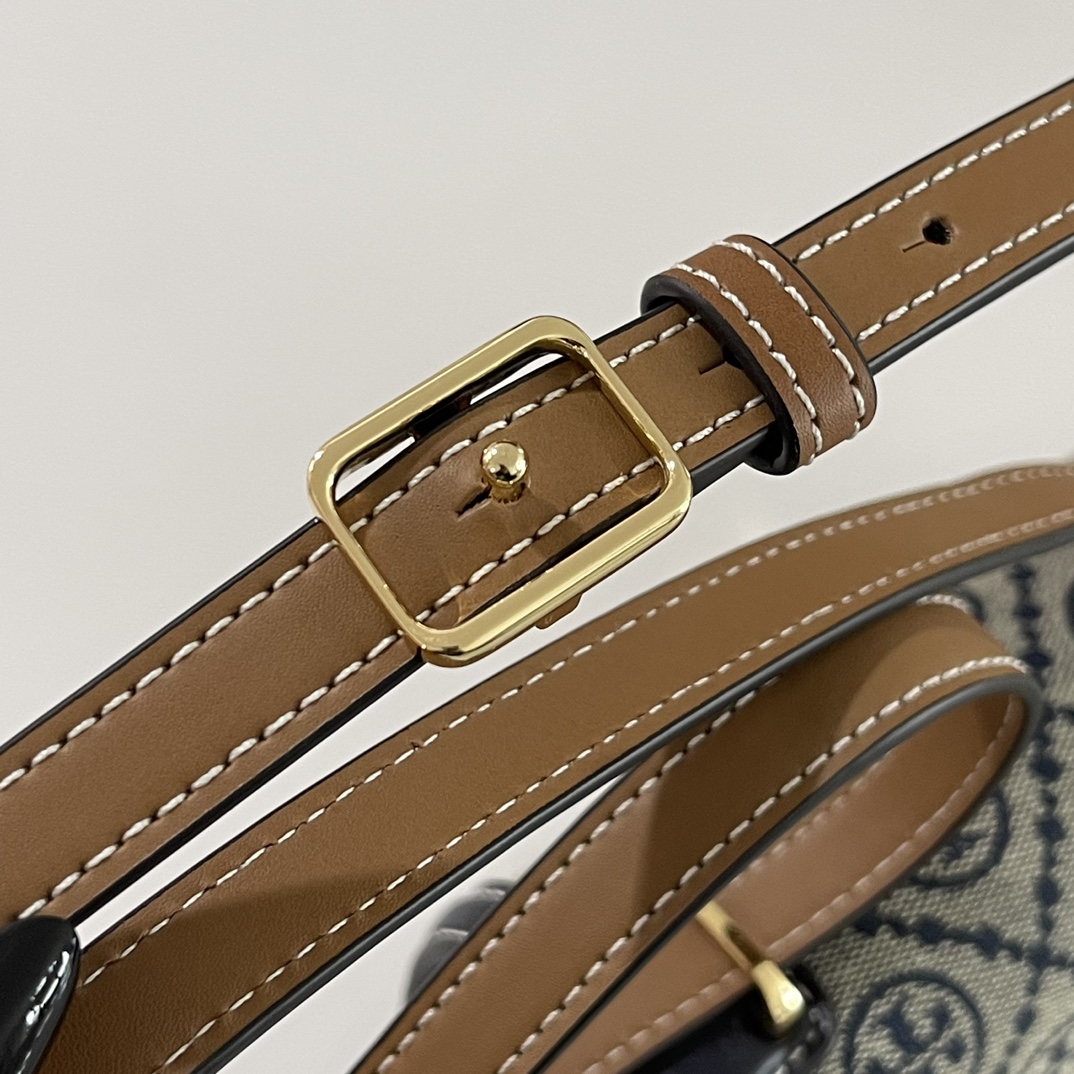 The Eleanor Shoulder Bag features a structured horizontal silhouette - Comprehensive 4