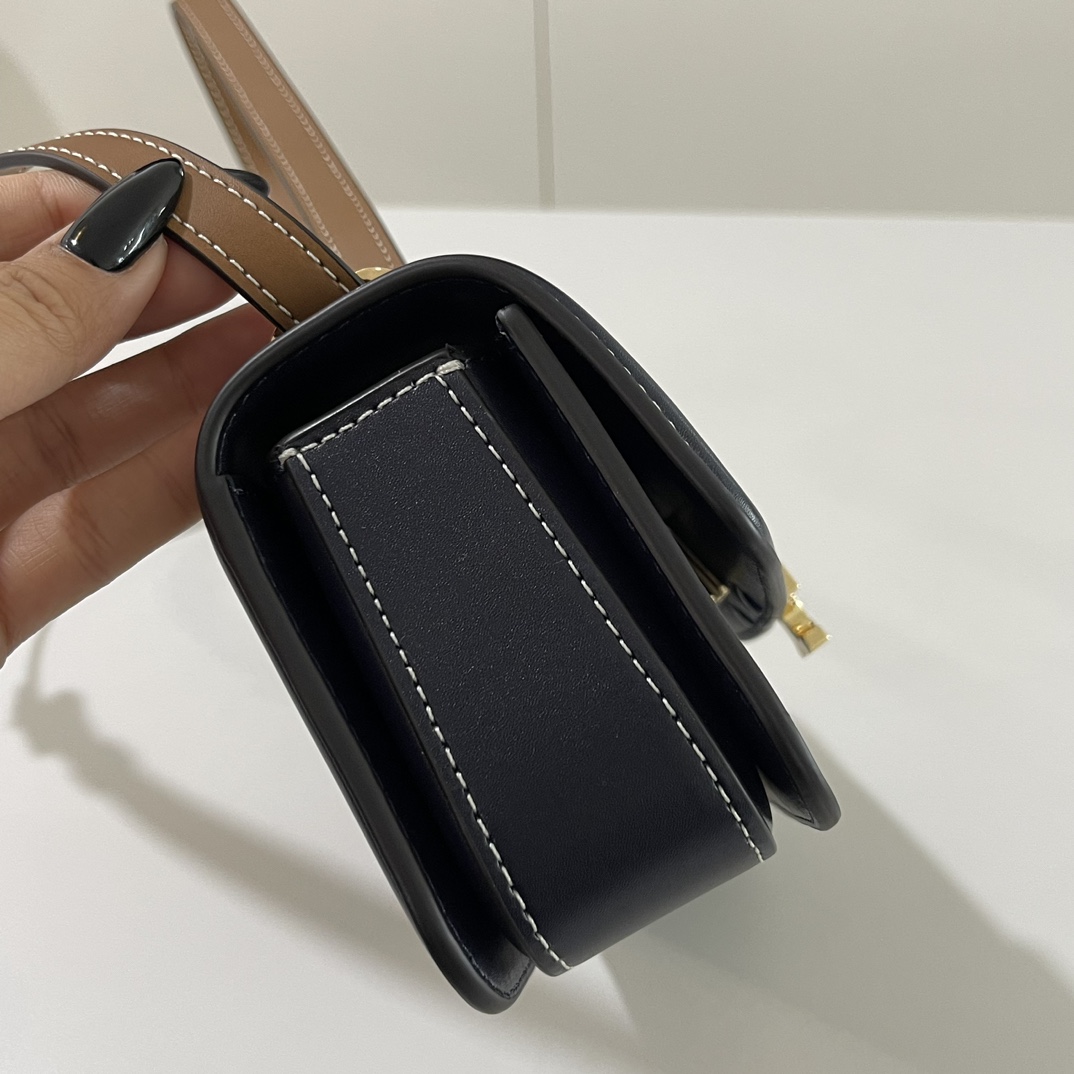 The Eleanor Shoulder Bag features a structured horizontal silhouette - Comprehensive 5