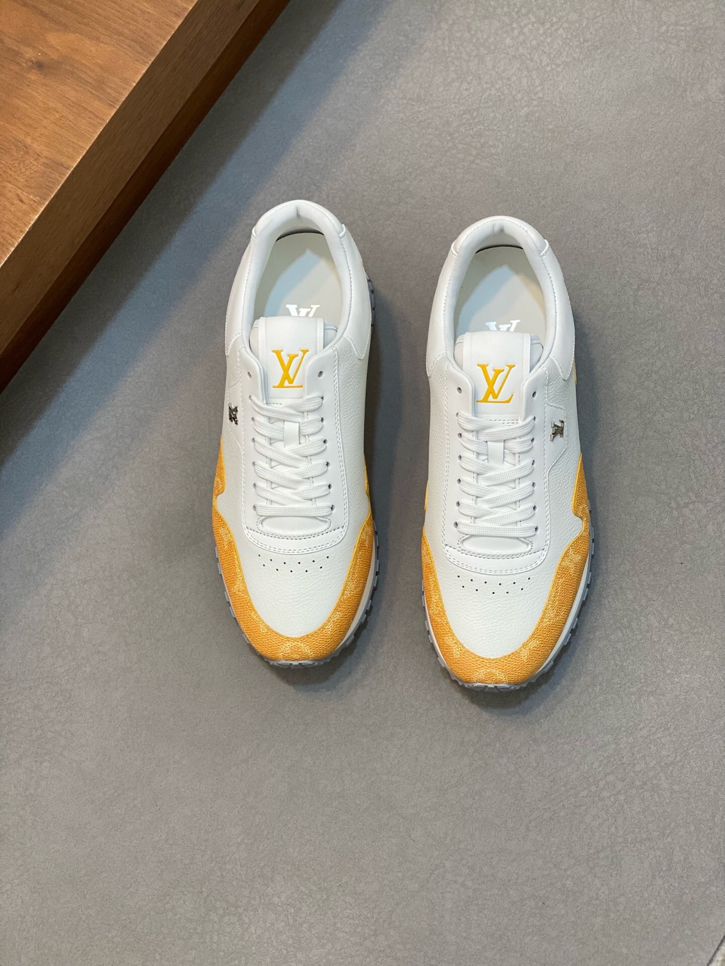 NO:221173,Brand LOUIS VUITTON original color matching code number 39-44 customized 38.45 price Material new Louis Vuitton casual shoes!  Original single-quality Labon craft upper is made of soft cowhide, cowhide inner cowhide, fashionable cowhide footbed style, simple and atmospheric original outsole, Louis Vuitton, louis vuitton, louis vuitton, cowhide19860909品牌LOUIS VUITTON 颜色原版配色 码数39-44定做38.45 价格 材质路易威登新款 休闲鞋！原单品质拉邦工艺鞋面采用柔软牛皮拼接 牛皮内里 牛皮垫脚版型时尚 简单大气原版大底,路易威登,louis vuitton,louis vuitton,cowhide,Men's shoes