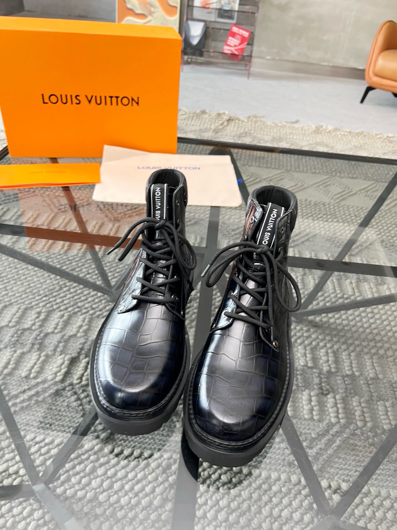 NO:220067,Brand LOUIS VUITTON original color matching code number 39-44 customized 38.45.46 Price Material Louis Vuitton High-quality · Real-life new outdoor men's boots Top original single cow goods regular shoe factory upper imported cowhide made cowhide inner high-end quality complex craftsmanship perfect replica of the whole shoe high-end atmospheric Original special rubber foam sole Anti-slip and wear-resistant, LV high-top, louis vuitton, louis vuitton, louis vuitton, louis vuitton, boots, cowhide19860909品牌LOUIS VUITTON 颜色原版配色 码数39-44定做38.45.46 价格 材质路易威登 高质·实拍新款 户外男靴 顶级原单牛货正规鞋厂出品鞋面进口牛皮制作牛皮内里 高端品质复杂工艺完美复刻 整个鞋子高端大气 原版特供橡胶发泡大底 防滑耐磨,LV 高帮,louis vuitton,louis vuitton,louis vuitton,boots,cowhide,Men's shoes