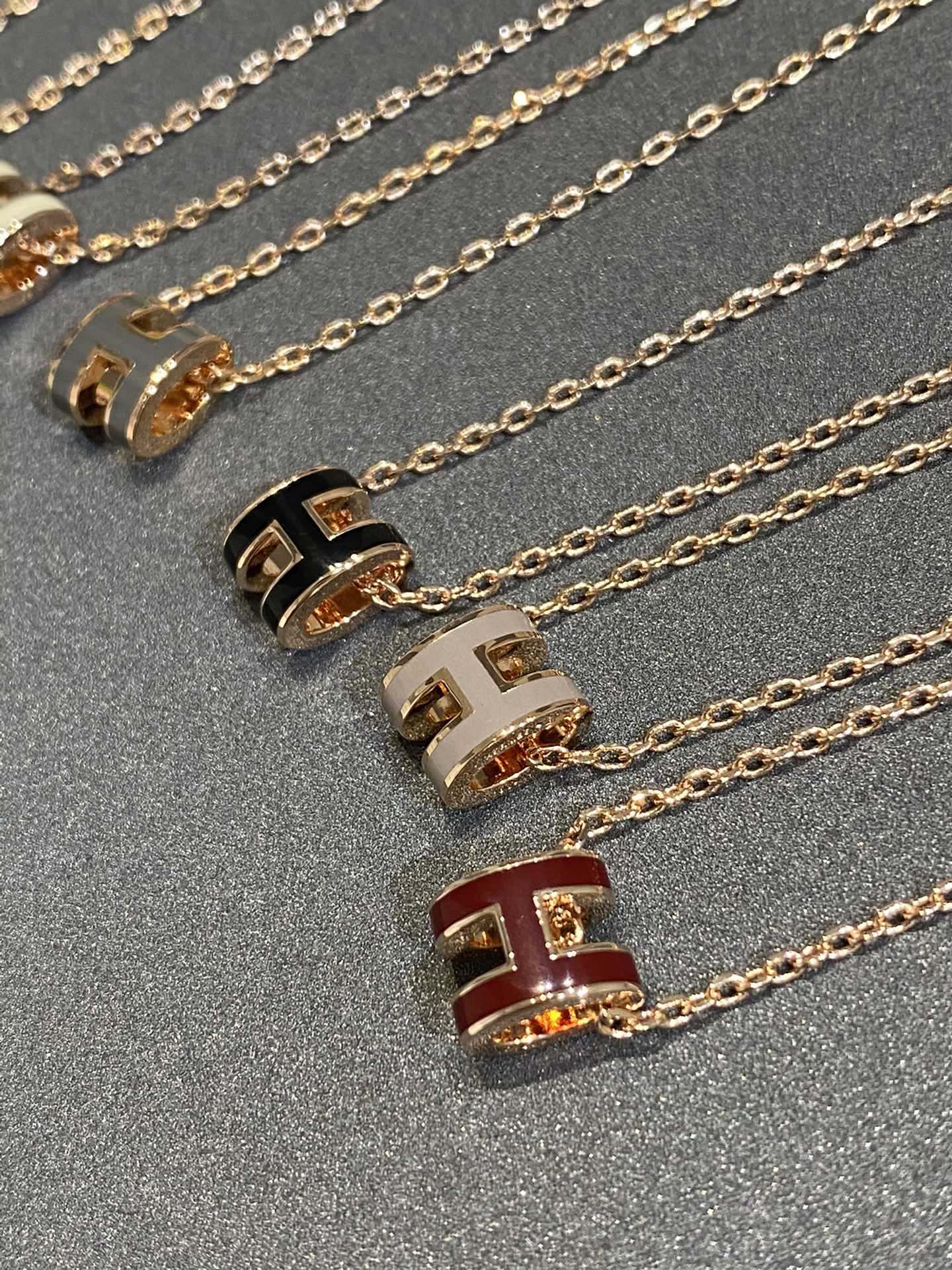 Hermès 爱马～漆艺mini pop项链玫瑰金色