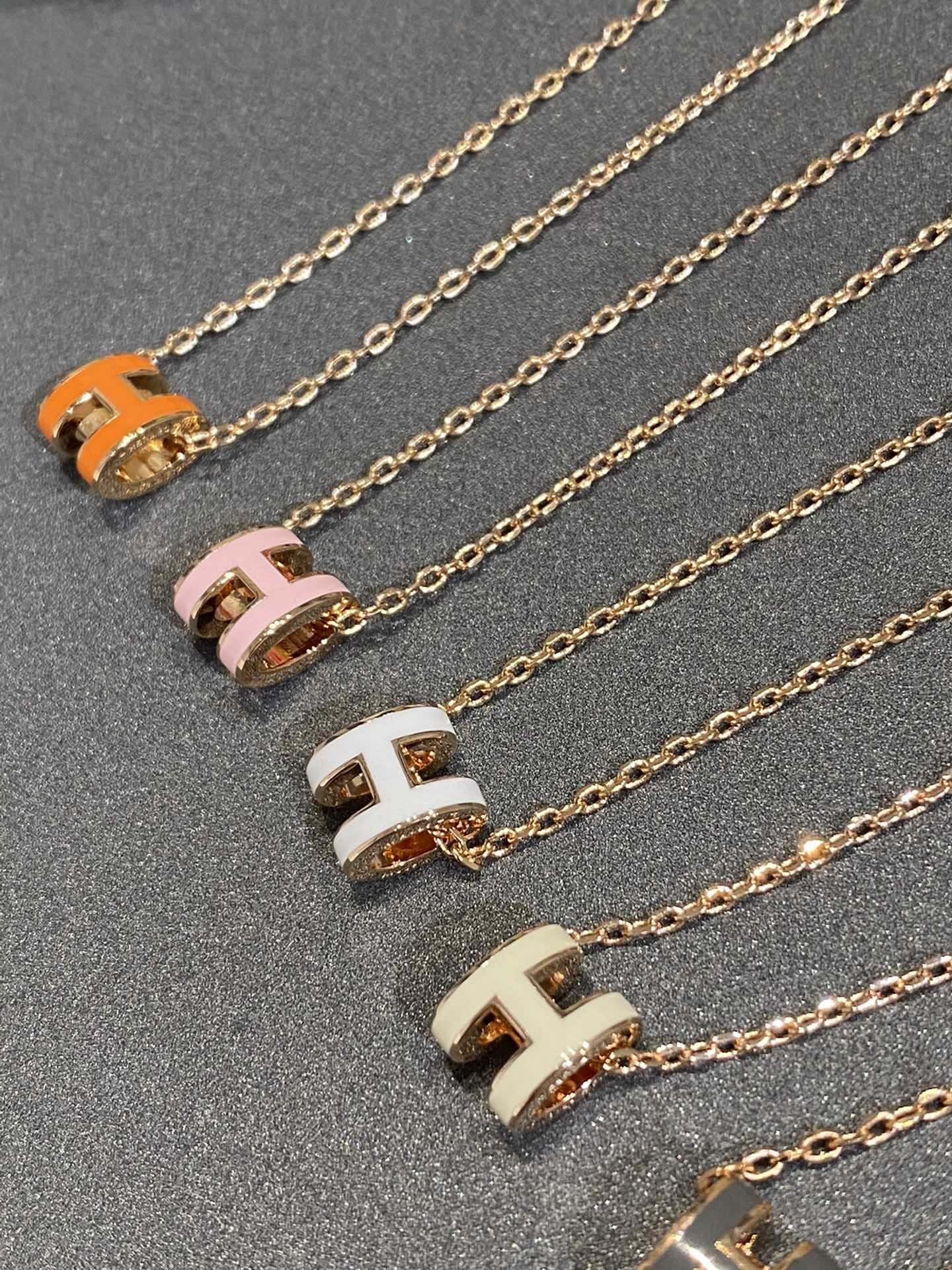 Hermès 爱马～漆艺mini pop项链玫瑰金色