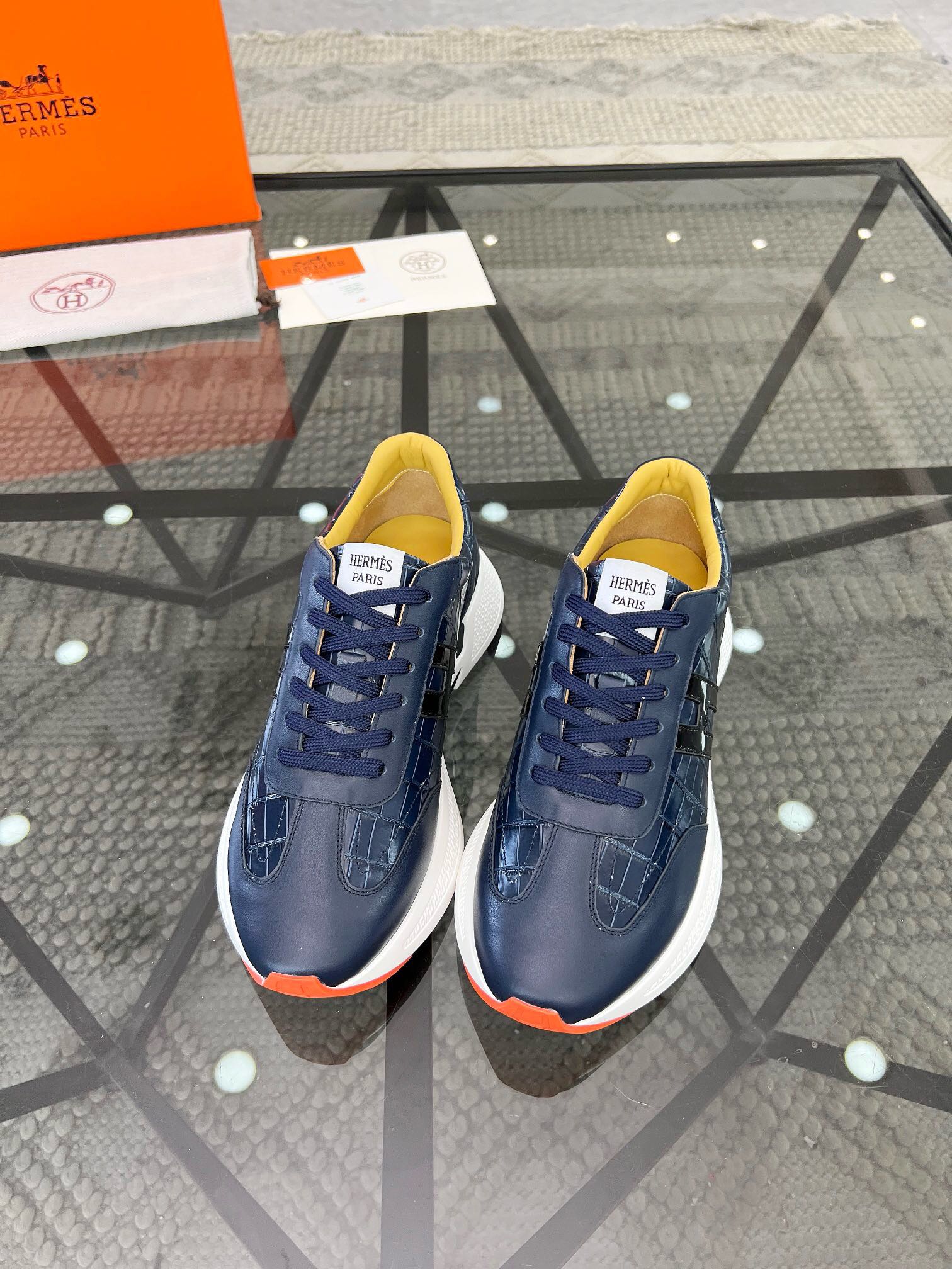 NO:221238,Brand HERMES original color matching, size 39-44 customized 38.45 price, material, new style of Hermes, boutique, casual sports shoes, imported cowhide upper, imported cowhide, leather footbed, fashionable, dynamic original, Hermes comfortable sole, simple and generous sports and leisure, Hermes casual shoes, hermes, hermes, sneakers, cowhide19860909品牌HERMES 颜色原版配色 码数39-44定做38.45 价格 材质爱马仕新款 精品 休闲运动鞋 鞋面进口牛皮打造牛皮内里 牛皮垫脚 版型时尚 动感十足原版 爱马仕舒适大底 简洁大方运动休闲,爱马仕 休闲鞋,hermes,hermes,sneakers,cowhide,Men's shoes