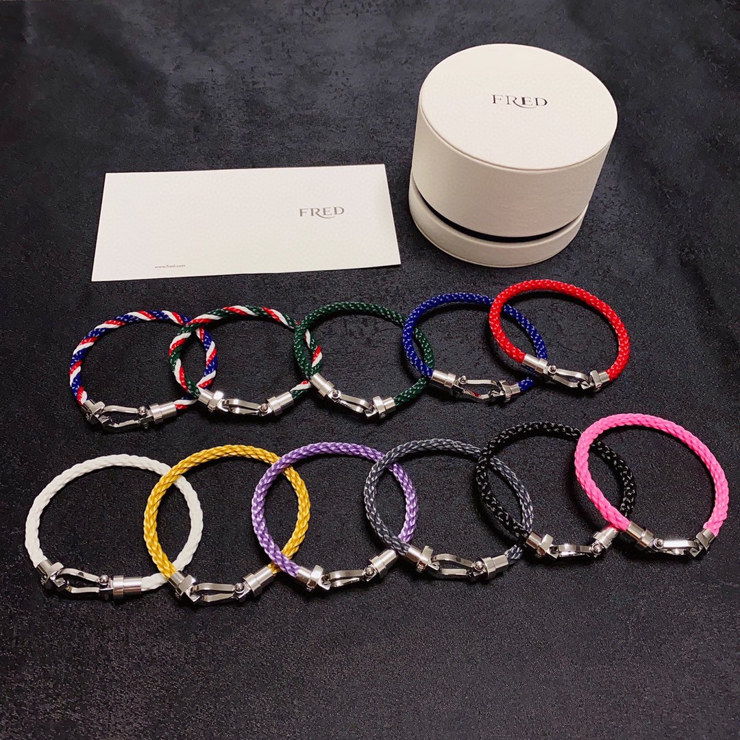 NO:110455,The new model is popular on the market. Fred Fred Horseshoe Bracelet. Exclusive first release. Top-notch cost-effective. The nylon rope and imported buckles are almost no chance of color-keeping. Fried chicken looks good and versatile. Simple nice. Neutral model sizes 17cm and 19cm. Two-size couple models for men and women, fine accessories, bracelet19860909新款火爆上市 fred费雷德马蹄手镯 Fred斐登高端定制 独家首发 顶级性价比很高 尼龙绳搭配进口扣头精钢保色撞款几率几乎没有 炒鸡好看百搭 简单nice 中性款码数17cm和19cm 两个号男女情侣款,饰品精品,bracelet,Jewelry