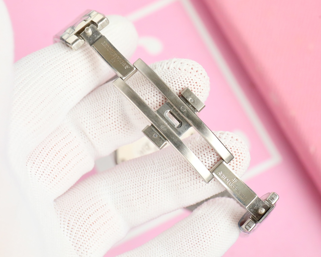 Luxurious Elby Watch for Modern Women: Elegant Design with Strong Visual Impact - 图片 9