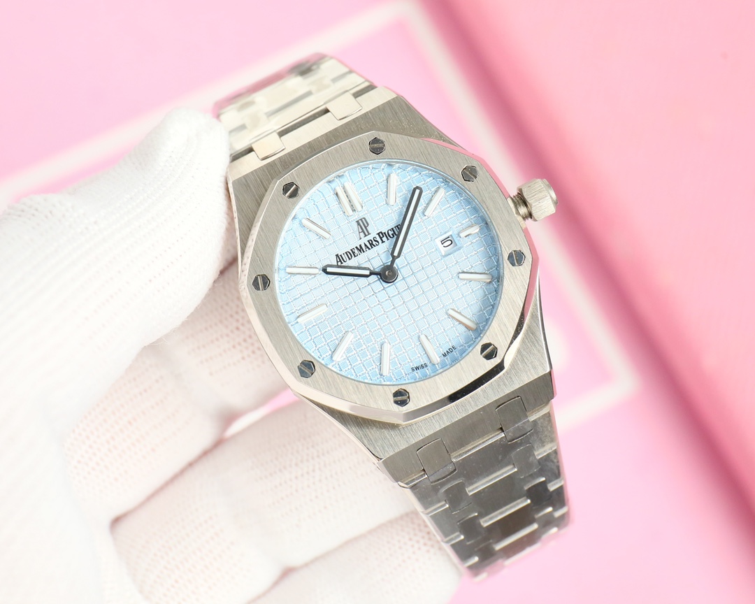 Luxurious Elby Watch for Modern Women: Elegant Design with Strong Visual Impact