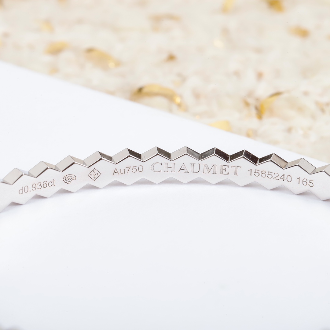 Luxury Bee My Love Love Nest Jewelry: Modern Hexagonal Hive Symbolizes Nature’s Beauty and Elegance. - 图片 8