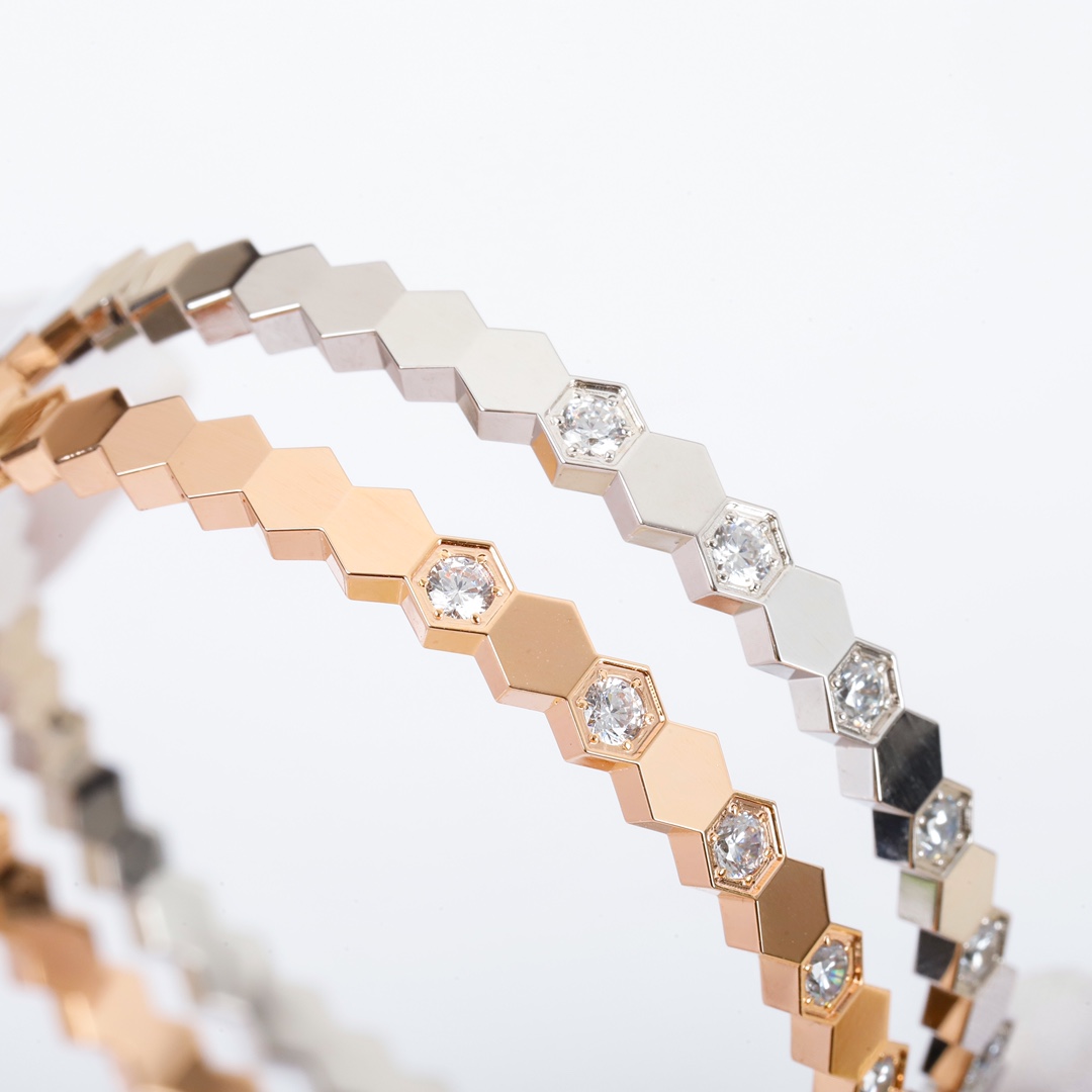 Luxury Bee My Love Love Nest Jewelry: Modern Hexagonal Hive Symbolizes Nature’s Beauty and Elegance. - 图片 4