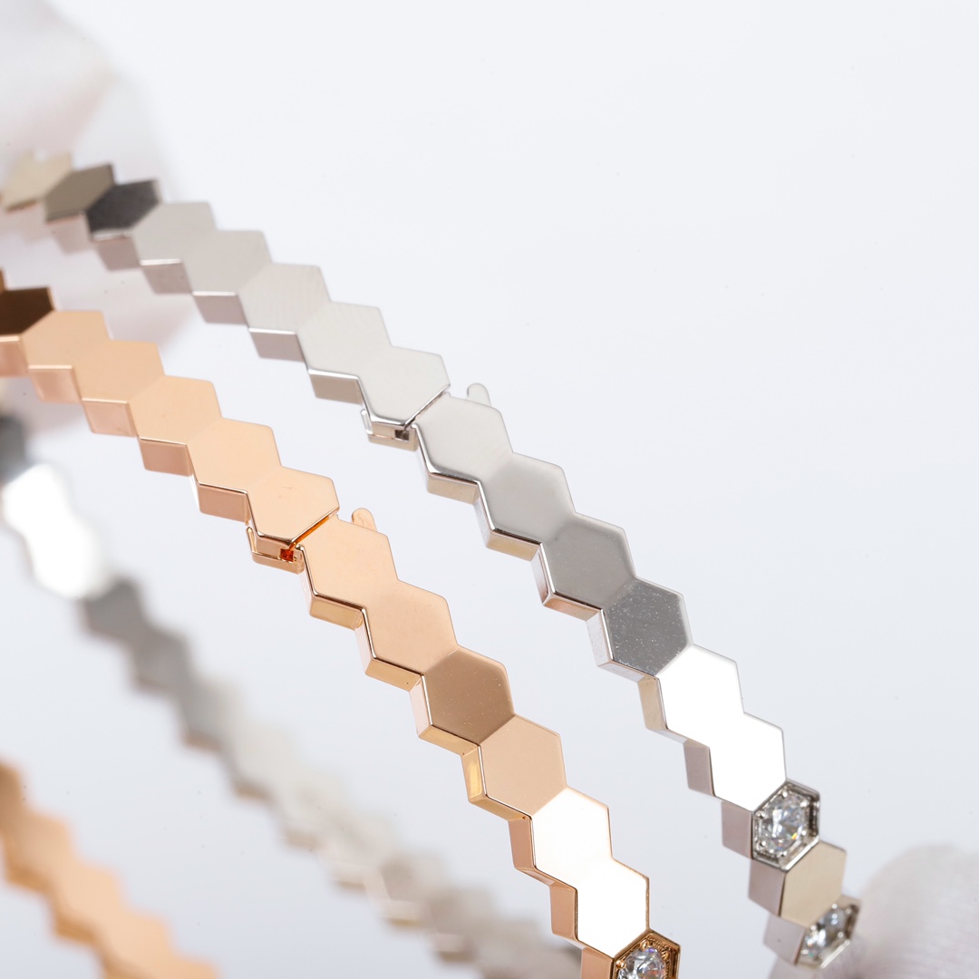 Luxury Bee My Love Love Nest Jewelry: Modern Hexagonal Hive Symbolizes Nature’s Beauty and Elegance. - 图片 6