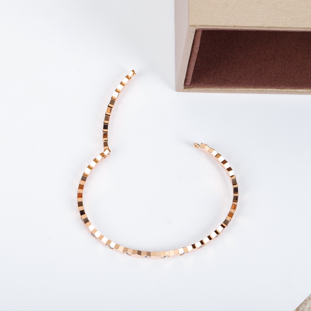 Luxury Bee My Love Love Nest Jewelry: Modern Hexagonal Hive Symbolizes Nature’s Beauty and Elegance. - 图片 9