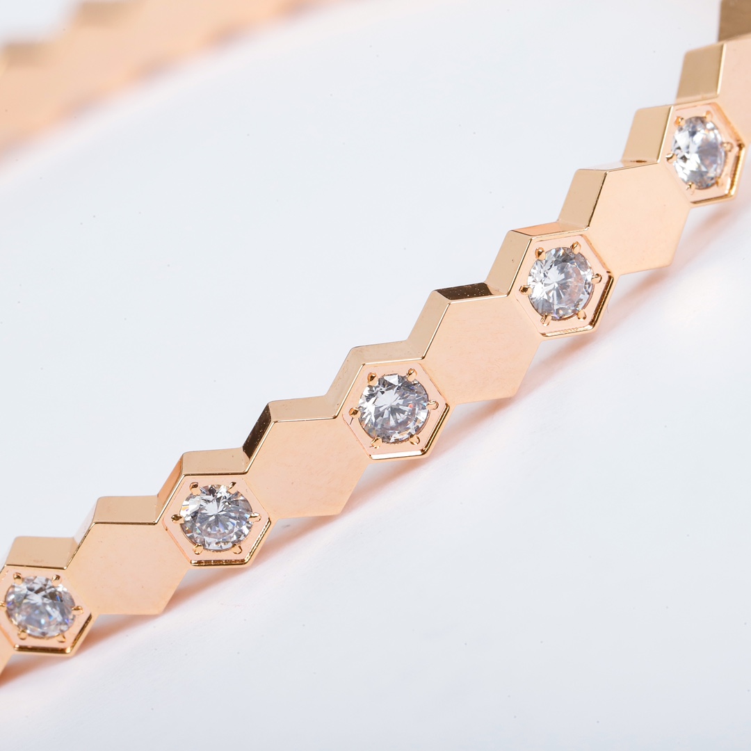 Luxury Bee My Love Love Nest Jewelry: Modern Hexagonal Hive Symbolizes Nature’s Beauty and Elegance. - 图片 7