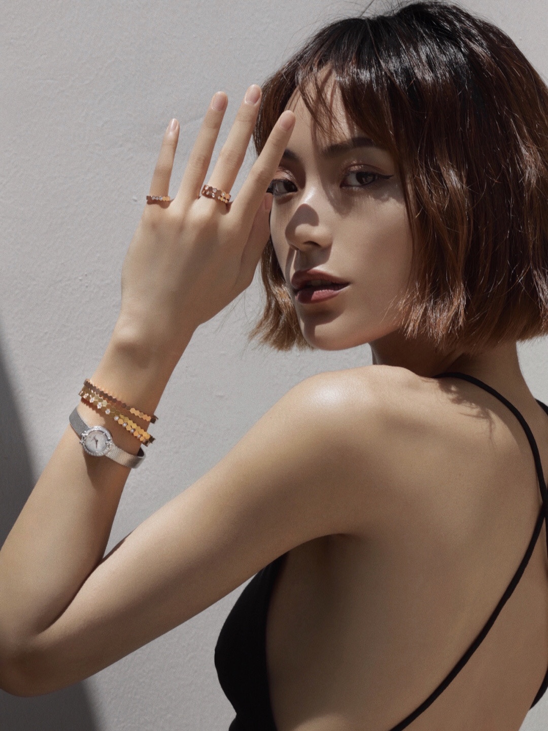 Luxury Bee My Love Love Nest Jewelry Collection: Modern Hexagonal Hive Symbolizes Nature’s Beauty. - 图片 2