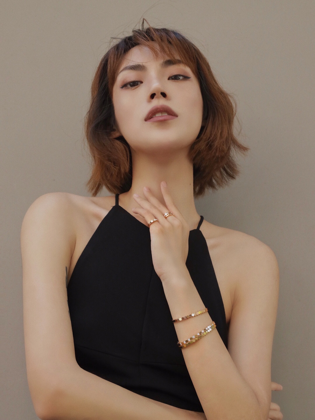 Luxury Bee My Love Love Nest Jewelry Collection: Modern Hexagonal Hive Symbolizes Nature’s Beauty. - 图片 5