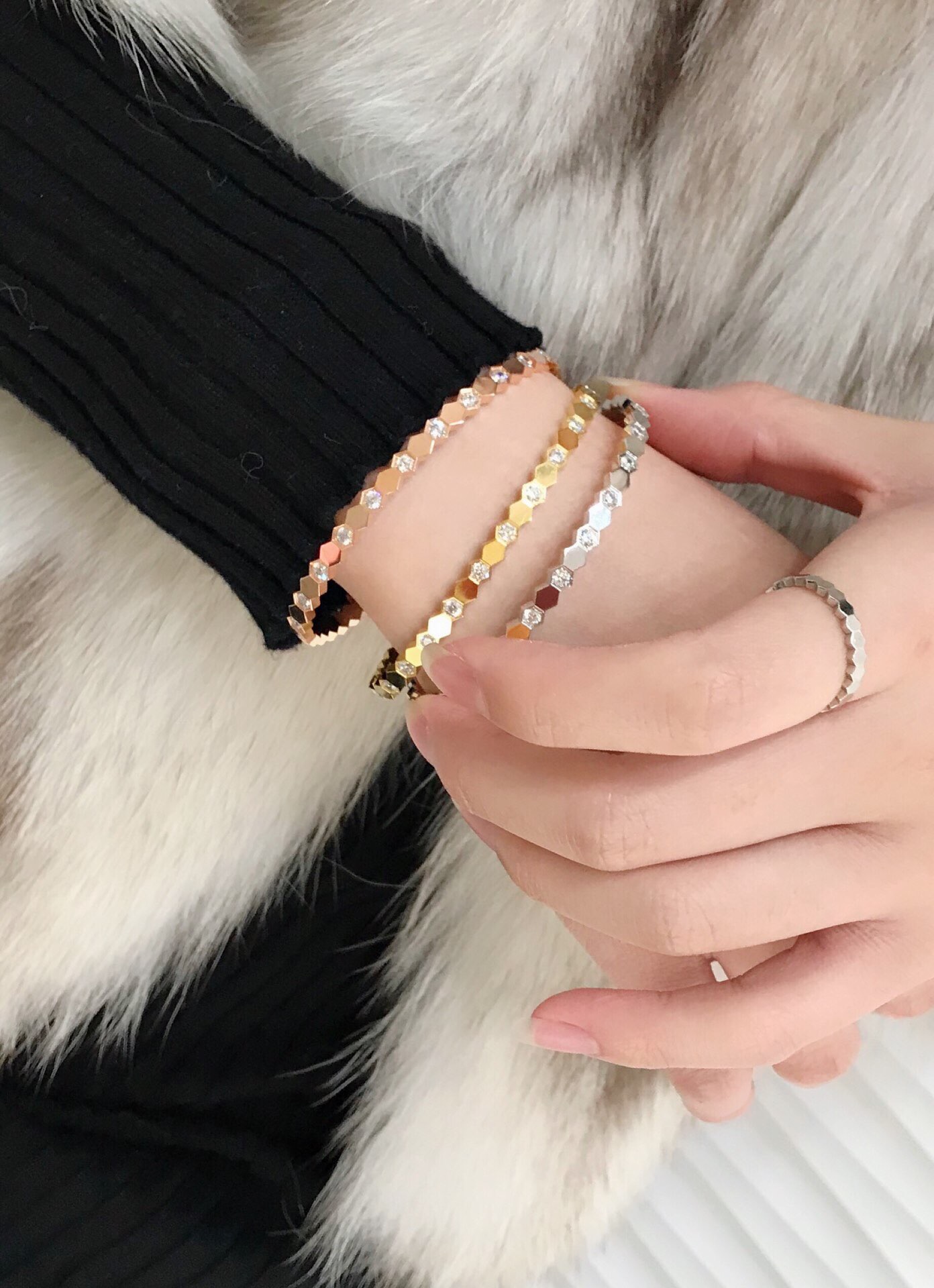 Luxury Bee My Love Love Nest: Modern Hexagonal Hive Inspired by Nature - 图片 5