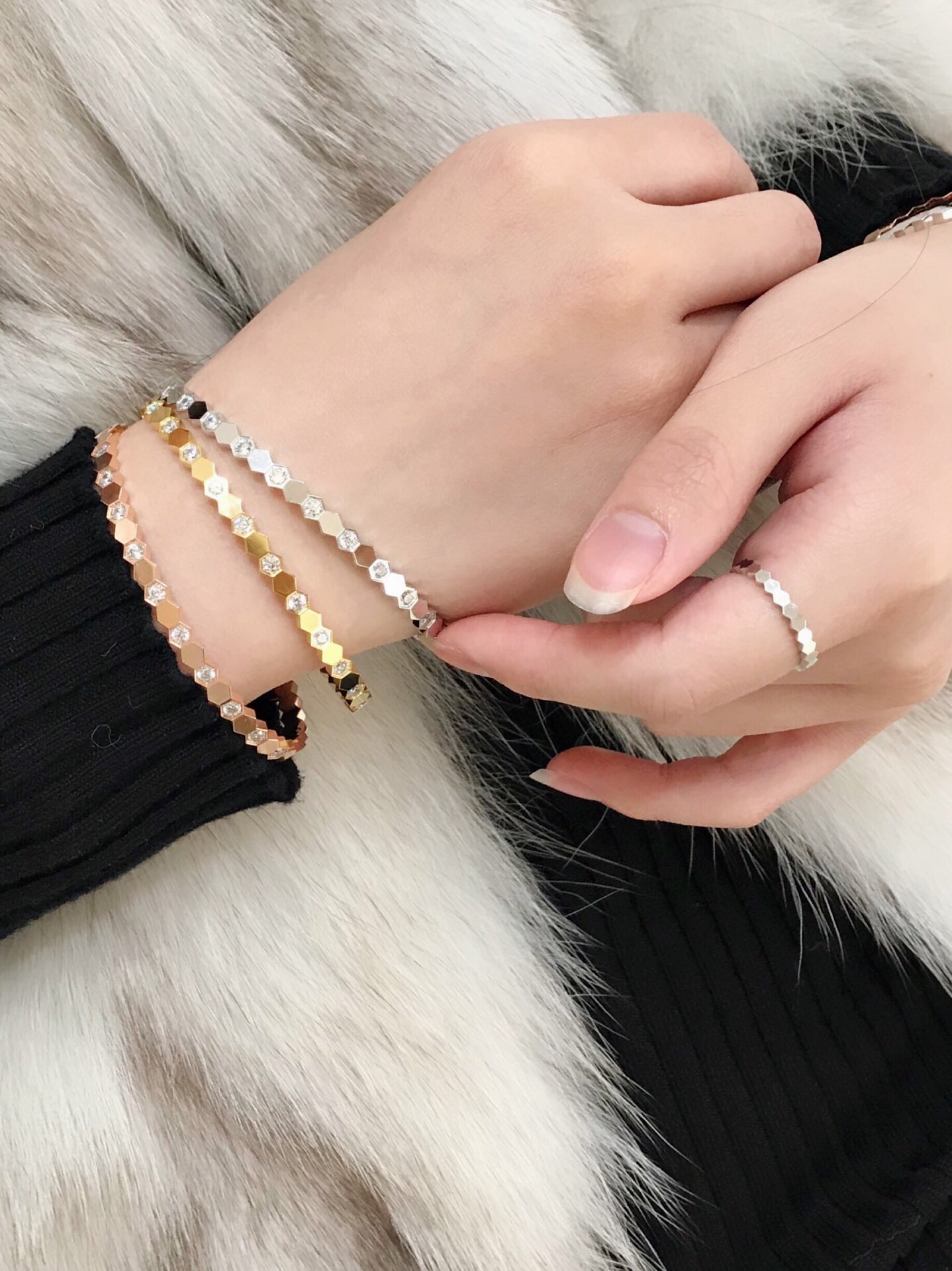 Luxury Bee My Love Love Nest: Modern Hexagonal Hive Inspired by Nature - 图片 9