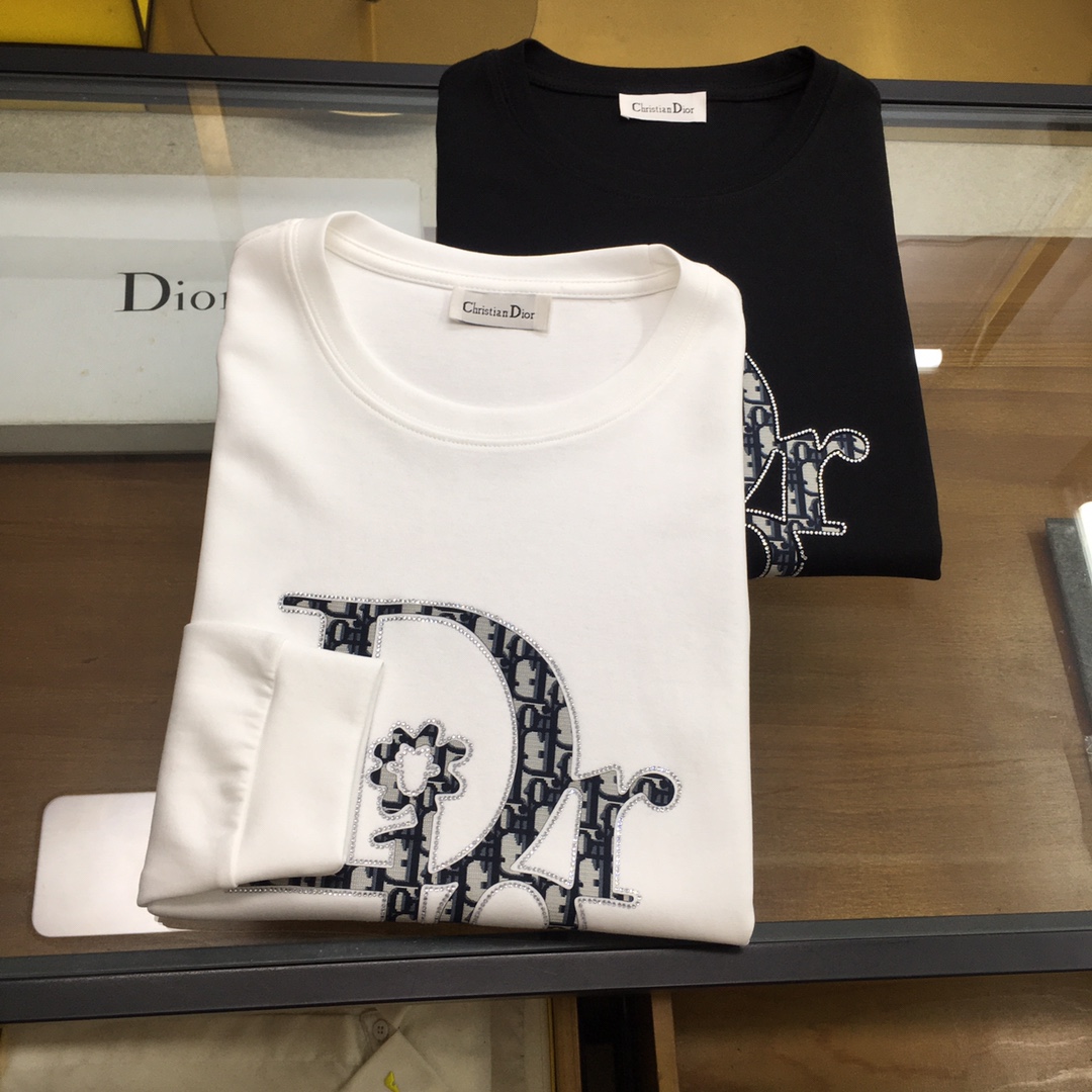 NO:118044,New sweatshirts [D.ior] 2025 season fashion long-sleeved sweatshirts High-end custom classic series, fashionable and stylish Classic round neck style, simple and generous, classic brand high-end LOGO design on the chest, high-end inner lining is excellent, anti-static feel is comfortable and smooth, excellent style, crisp and stylish, street sports versatile item, low-key but luxurious, a must-have counter size for men [please report height and weight if you place an order]..., hoodie, sweatshirts, alexander wang19860909新品卫衣【D.ior】 2025季时尚长袖卫衣 高端定制经典系列,时尚有型 经典圆领款式,简单大方,胸前经典品牌高档LOGO设计 采用高档内里保暖极佳 可防静电手感舒适顺滑 ,版型超赞 挺括有型 ,街头运动百搭单品,上身低调而不失奢华,潮男必备款专柜尺码M-4XL【下单请报身高体重】..,,hoodie,sweatshirts,alexander wang,Men's clothing