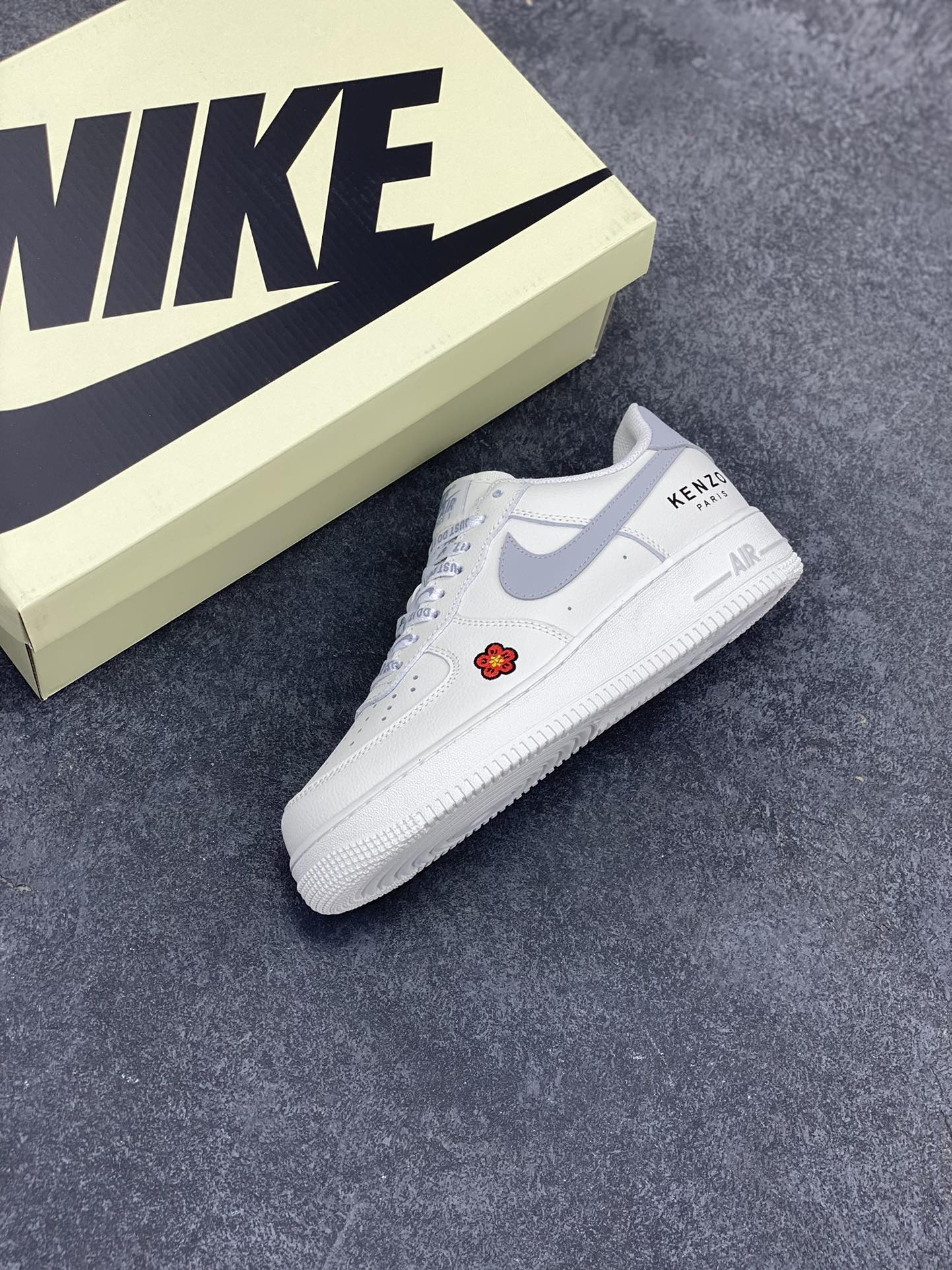 图片[7]-NIke Air Force 1 \’07 Low KENZO🌺联名 空军一号 低帮 运动鞋 休闲鞋 折边针车 工艺难度大 原楦头原纸板 原装鞋盒 定制五金配件 内置全掌气垫 原厂鞋底  货号：FC-918822 尺码：36 36.5 37.5 38 38.5 39 40 40.5 41 42 42.5 43 44 44.5 45-选品中心