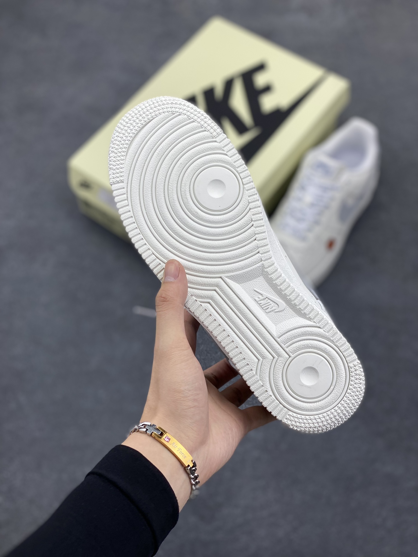 图片[5]-NIke Air Force 1 \’07 Low KENZO🌺联名 空军一号 低帮 运动鞋 休闲鞋 折边针车 工艺难度大 原楦头原纸板 原装鞋盒 定制五金配件 内置全掌气垫 原厂鞋底  货号：FC-918822 尺码：36 36.5 37.5 38 38.5 39 40 40.5 41 42 42.5 43 44 44.5 45-选品中心